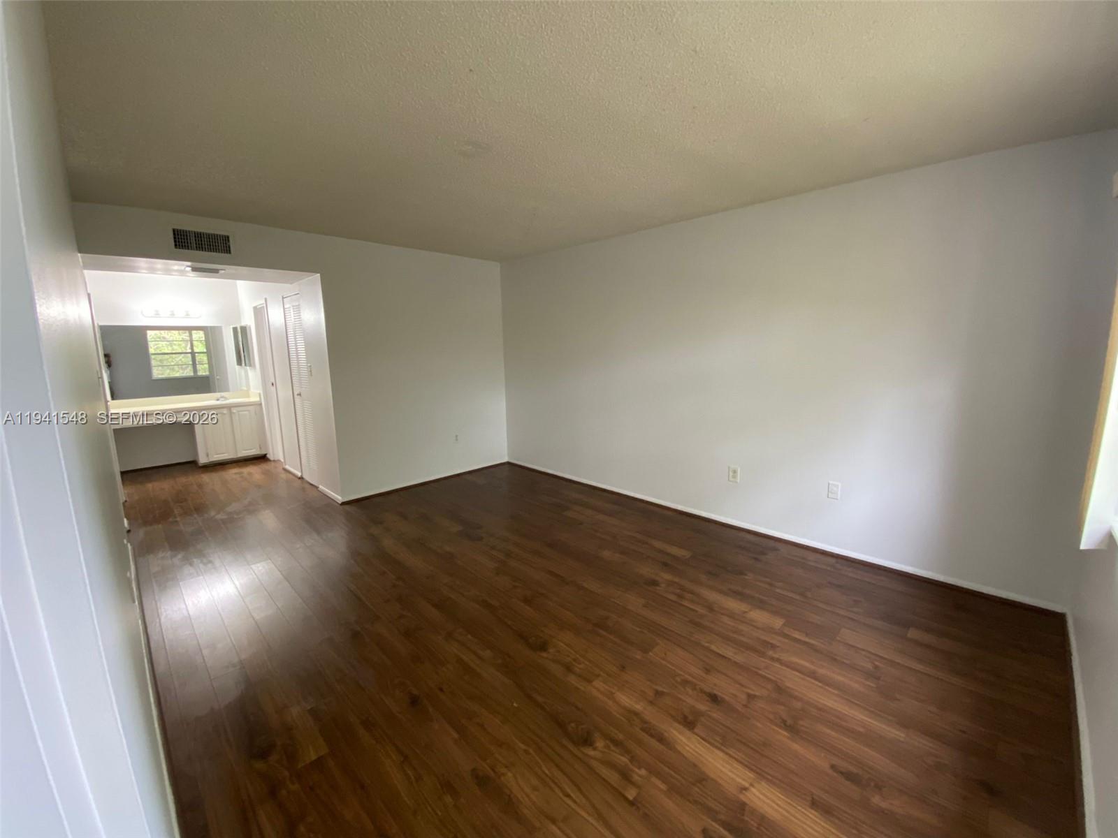 HERITAGE CIRCLE CONDO - Residential