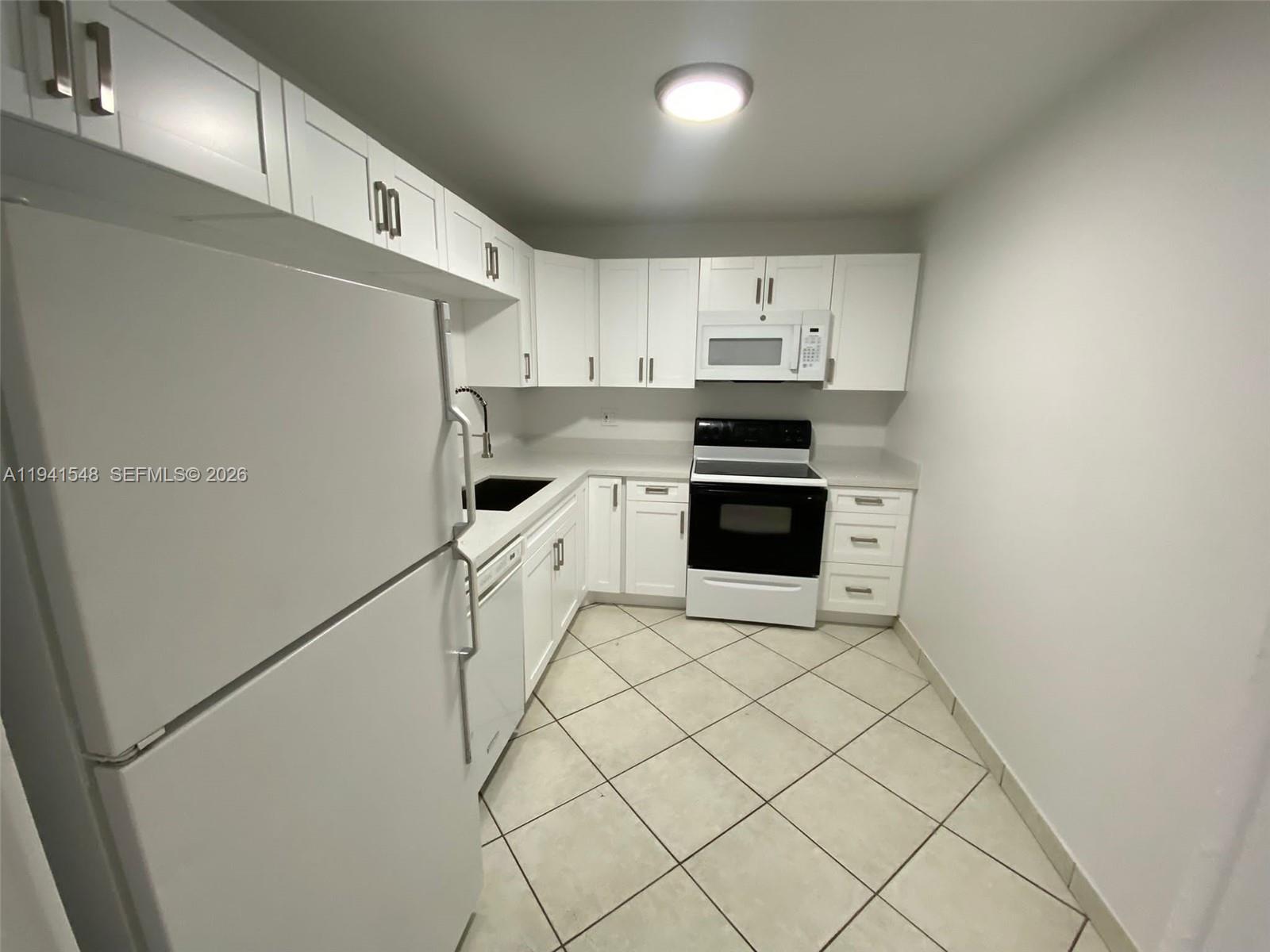 HERITAGE CIRCLE CONDO - Residential