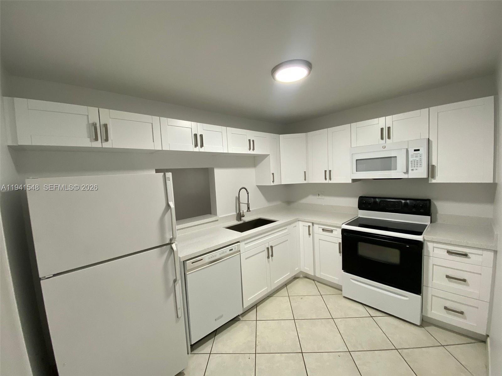 HERITAGE CIRCLE CONDO - Residential