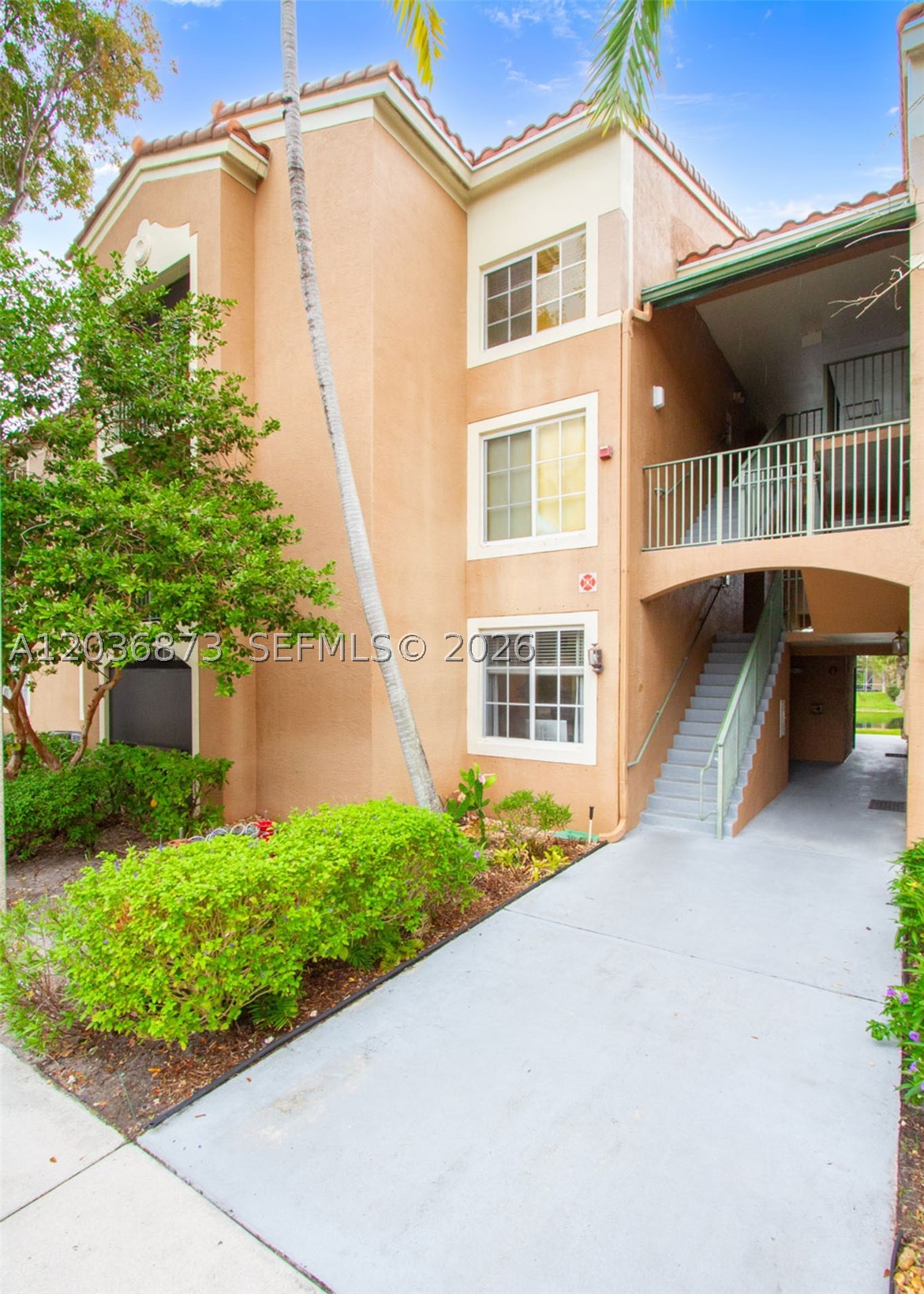 CARRINGTON AT COCONUT CRE - Residential Lease
