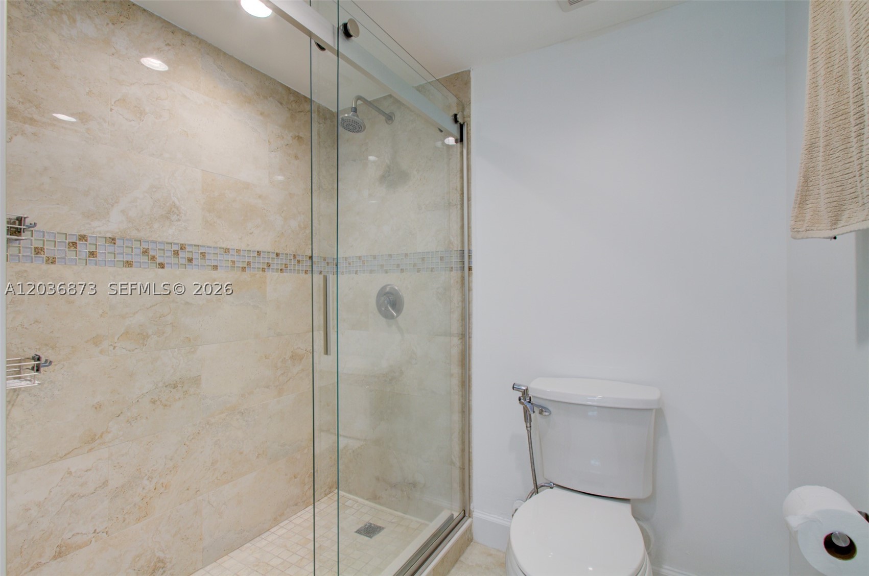 CARRINGTON AT COCONUT CRE - Residential Lease