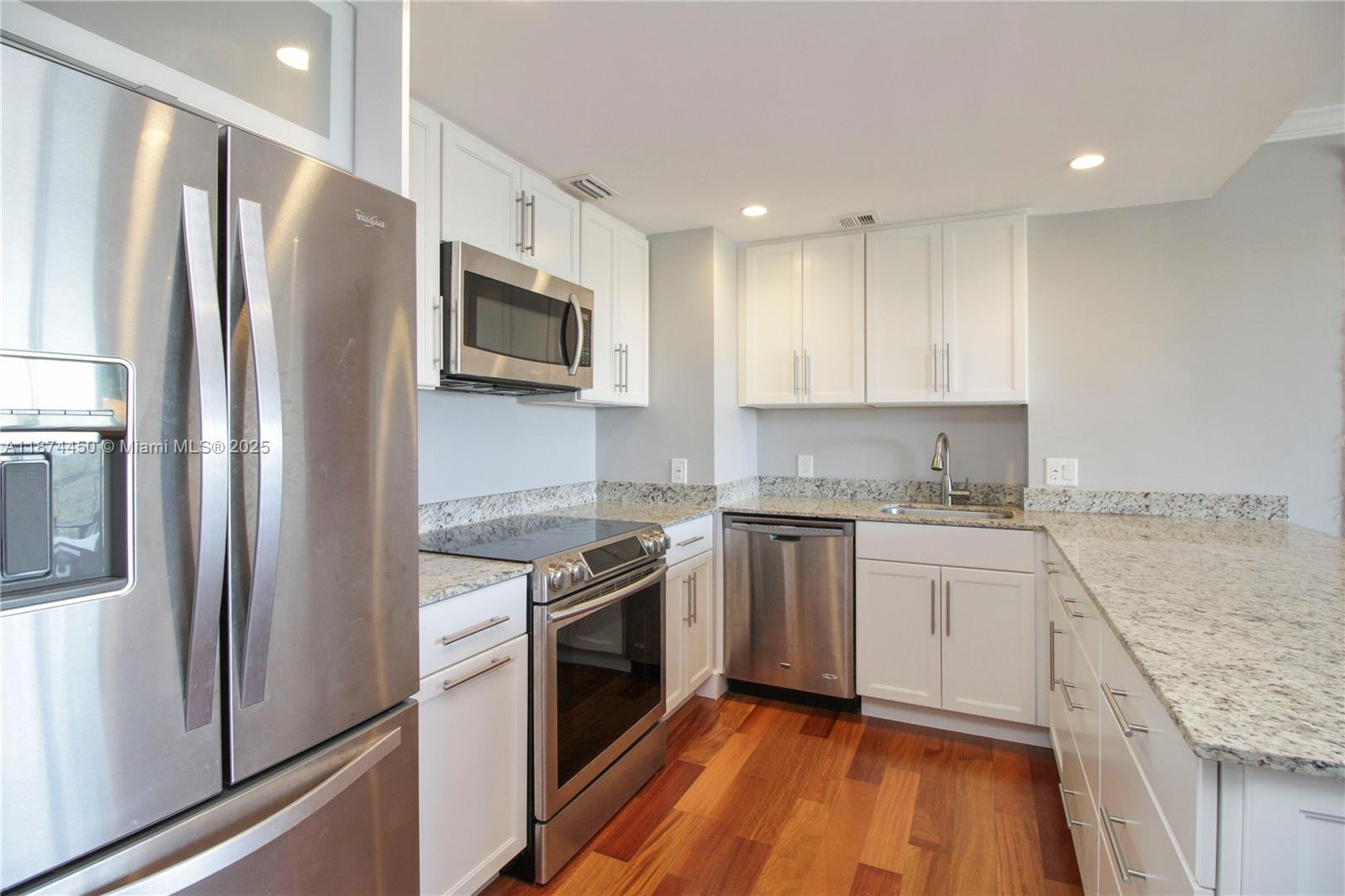 BRICKELL TOWNHOUSE CONDO - Residential Lease