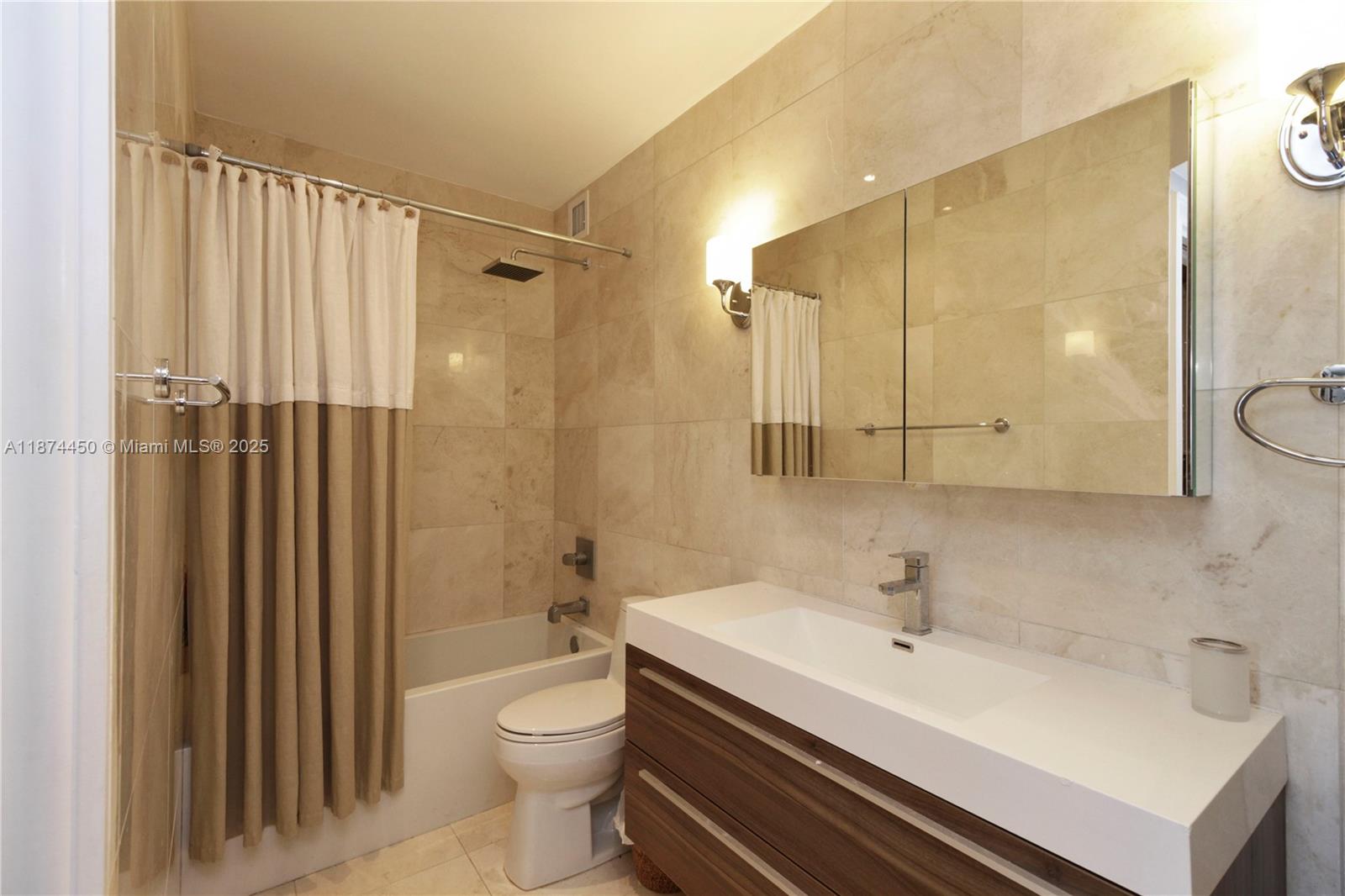 BRICKELL TOWNHOUSE CONDO - Residential Lease
