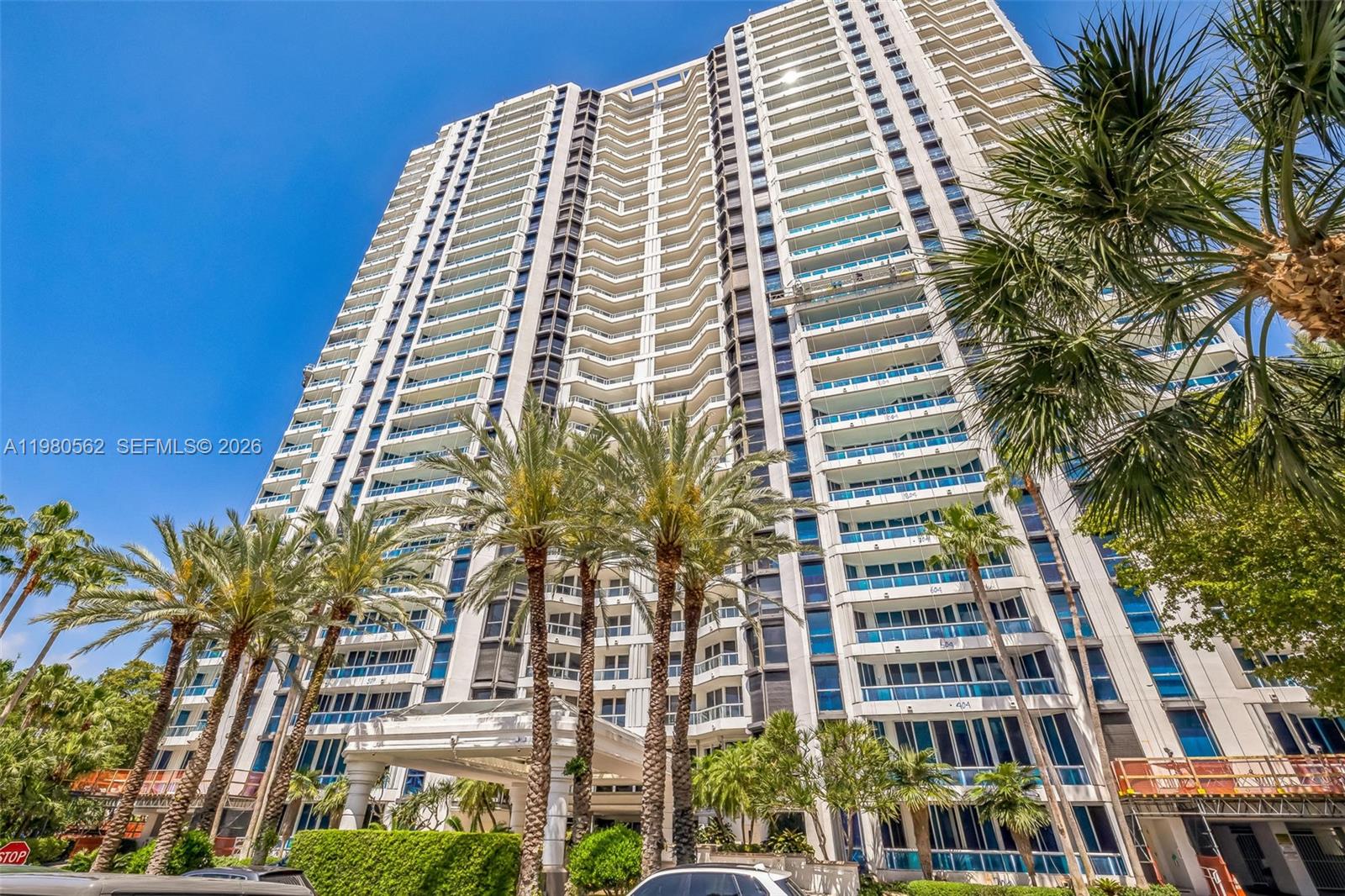 BEAUTIFUL & SPACIOUS 3 BED 2 BATH WITH MAGNIFICENT OCEAN, INTRACOASTAL AND CITY VIEWS. MARBLE FLOORS ON LIVING AREAS AND LAMINATED WOOD IN BEDROOMS.. FLOOR TO CEILING WINDOWS. HURRICANE SHUTTERS.KITCHEN WITH GRANITE COUNTER-TOP, ETC. ENJOY THE STATE OF THE ART GYM EXCLUSIVE FOR RESIDENTS, TENNIS COURTS, 24 HRS. VALET & SECURITY, ETC.