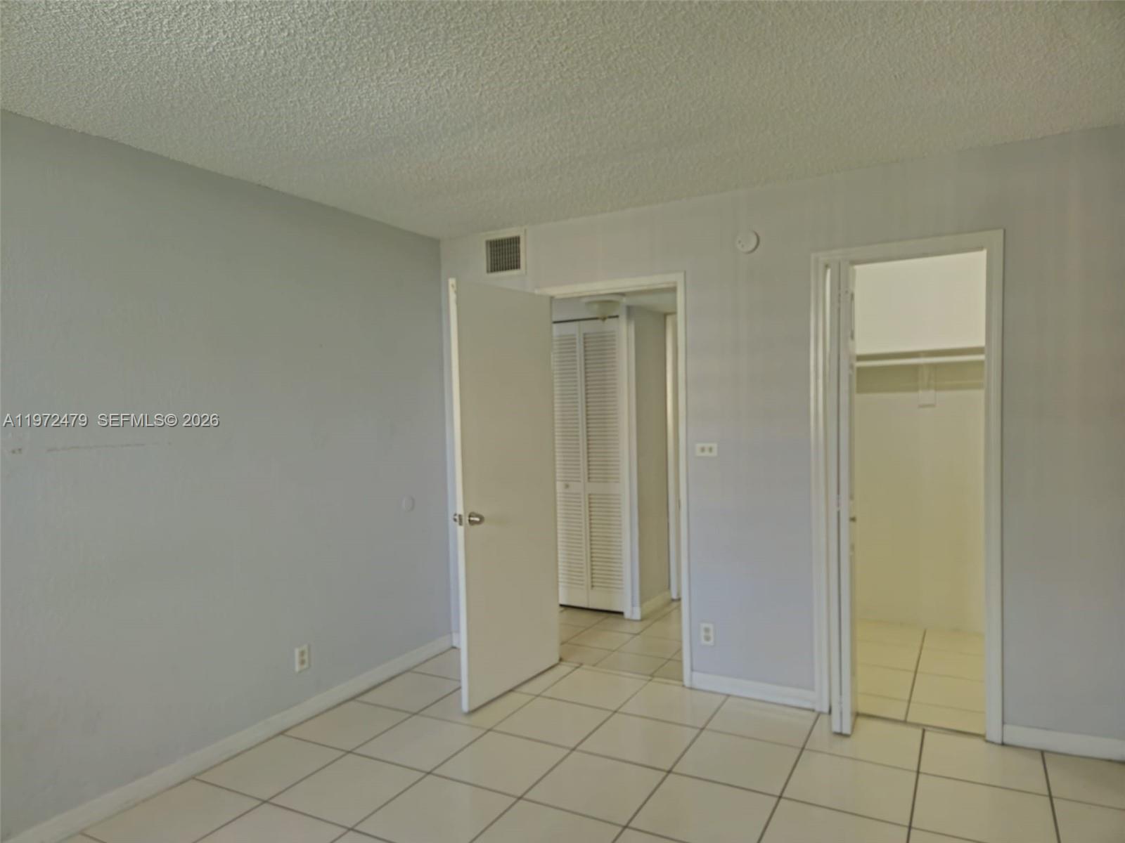 YOLANDA VILLAS CONDO - Residential