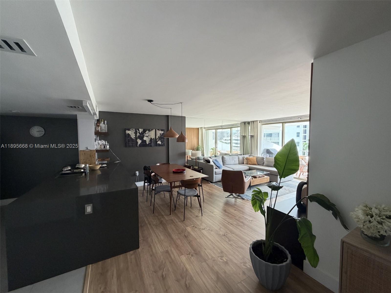 COMMODORE CLUB SOUTH COND - Residential