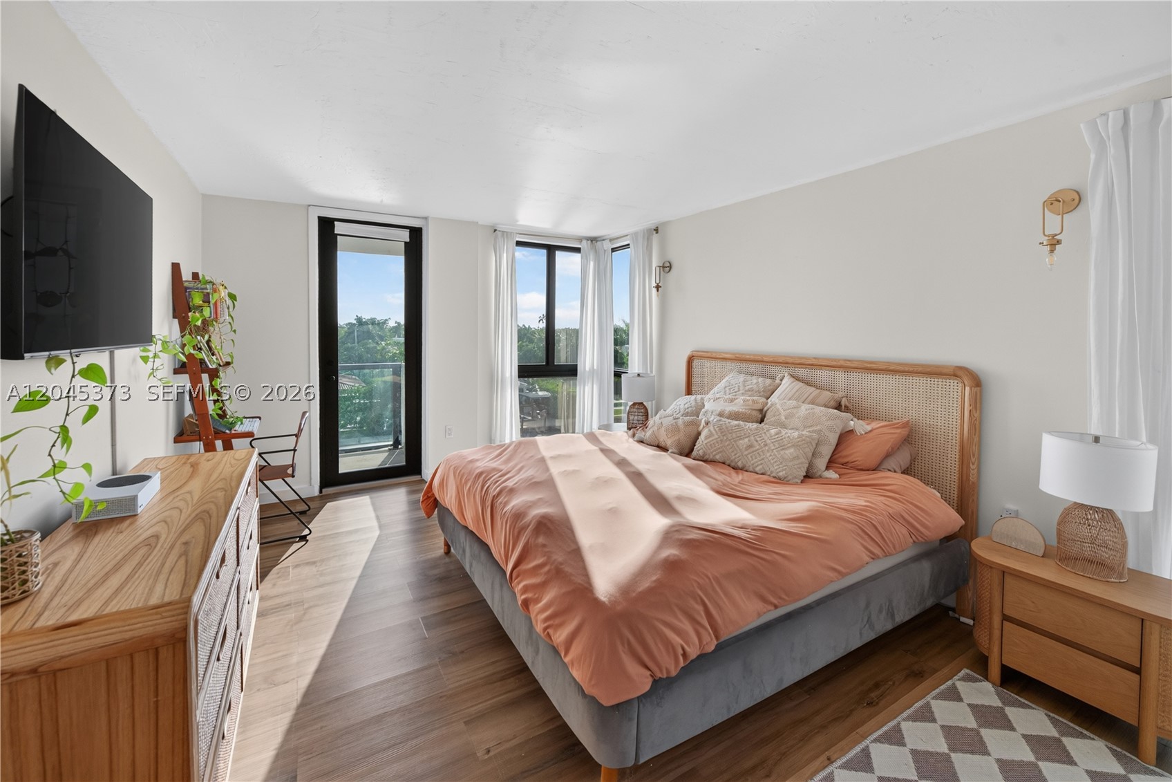 GUILDFORD CONDO - Residential