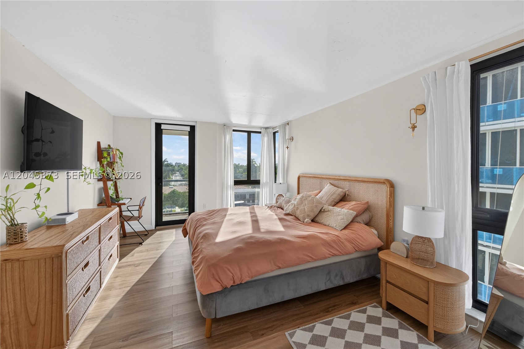 GUILDFORD CONDO - Residential