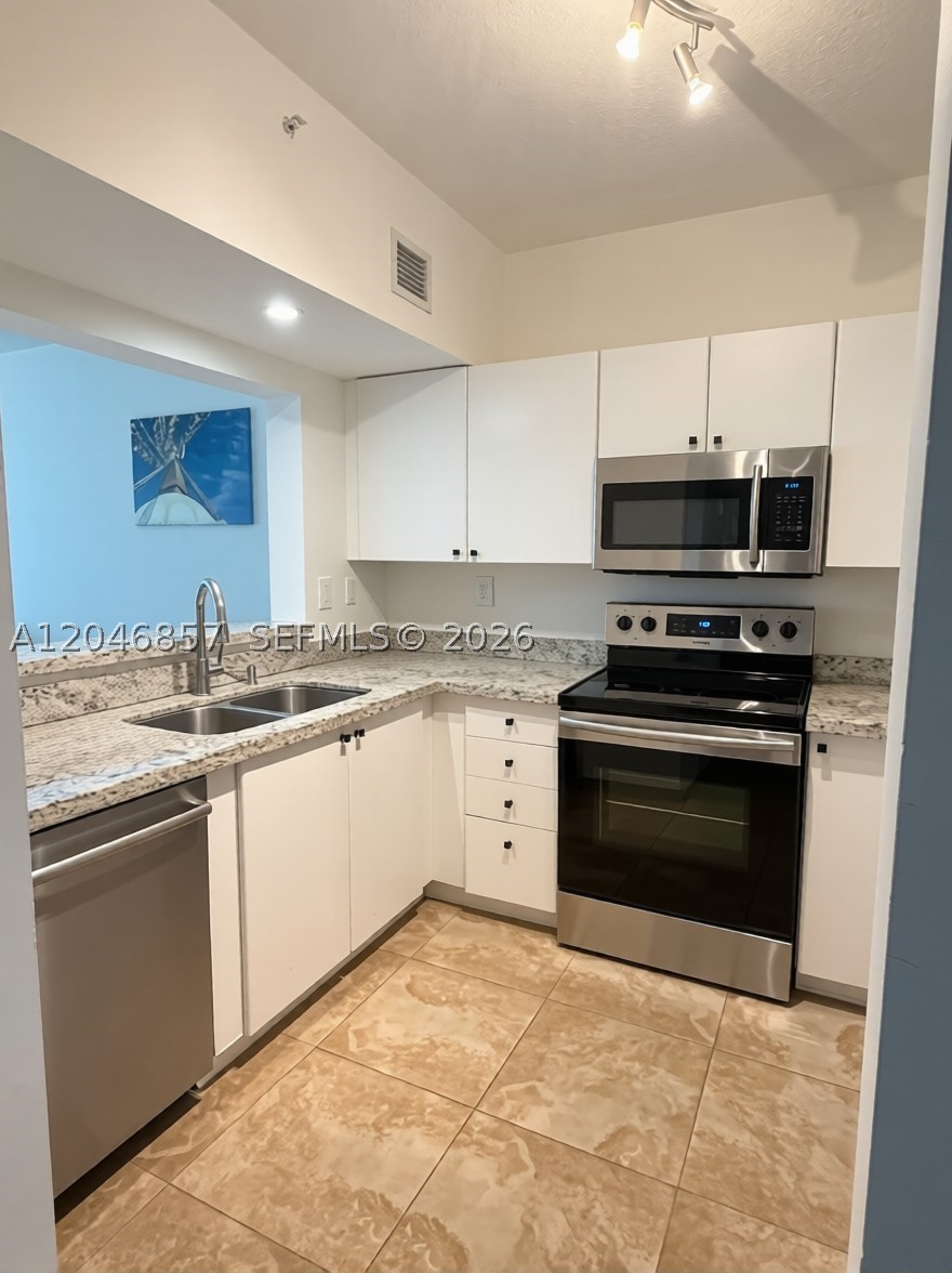 TIDES AT BRIDGESIDE SQUAR - Residential Lease