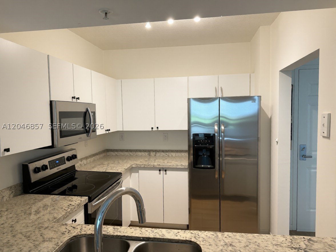 TIDES AT BRIDGESIDE SQUAR - Residential Lease