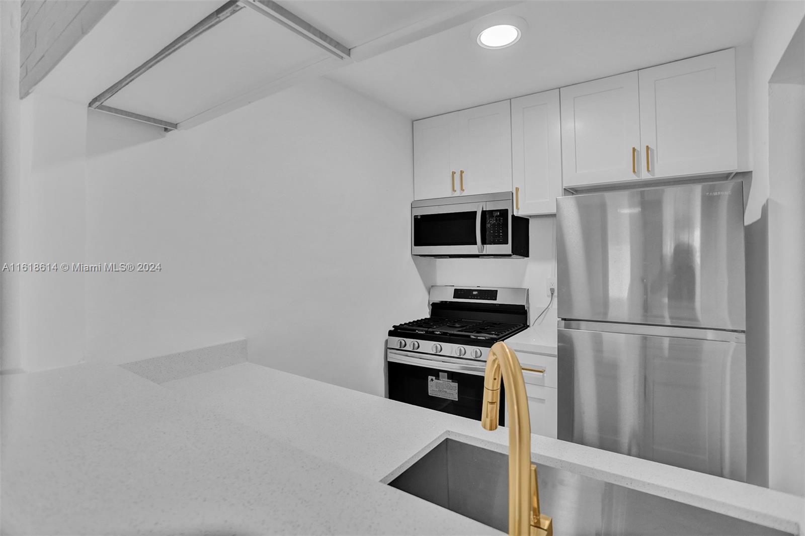 BORDE DEL AGUA - Residential Lease