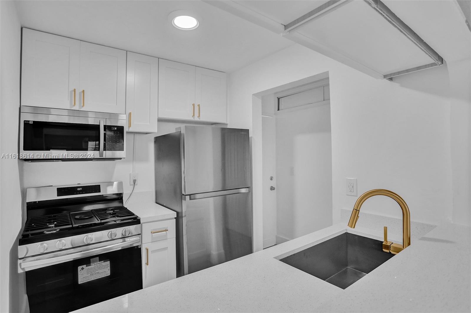 BORDE DEL AGUA - Residential Lease