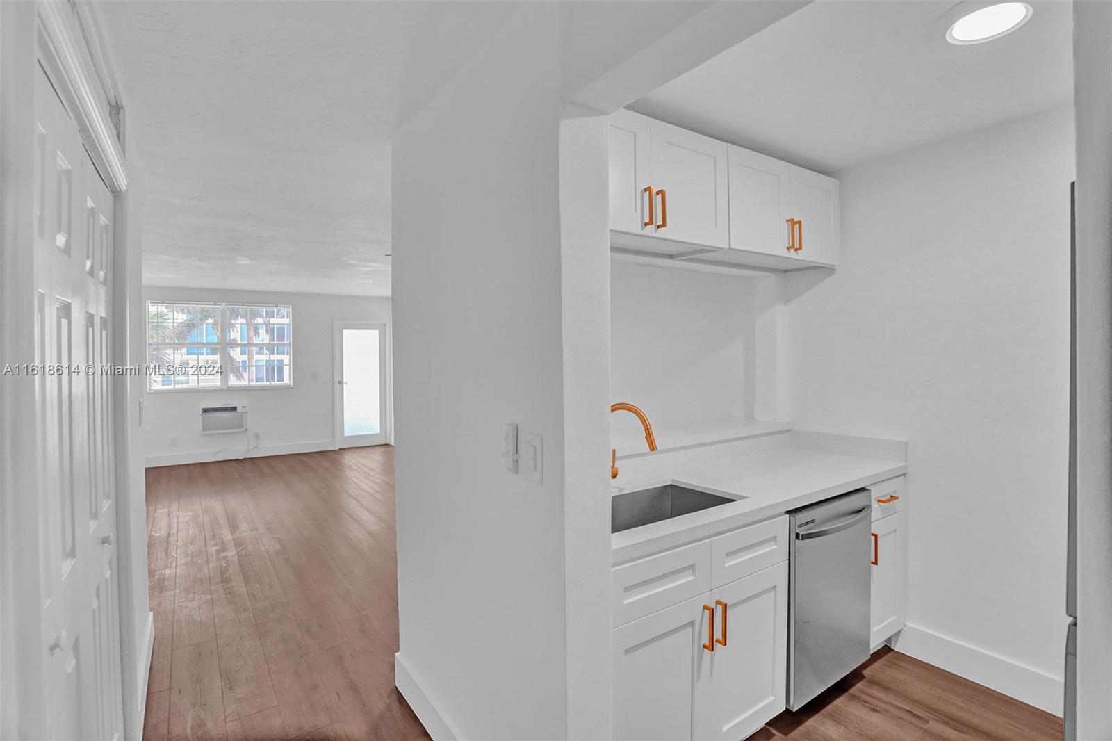 BORDE DEL AGUA - Residential Lease