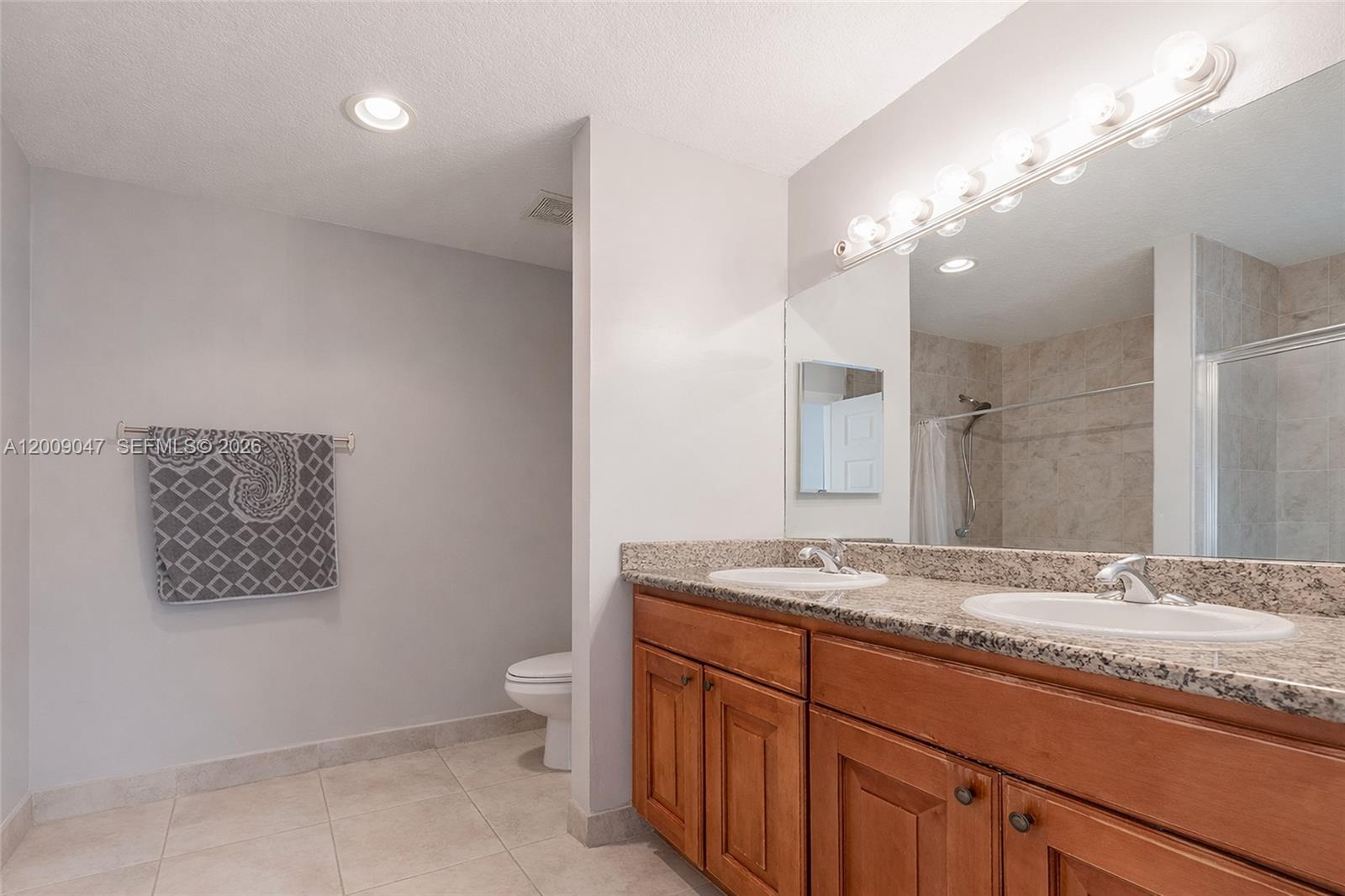 THIRD AVENUE CONDOMINIUM - Residential