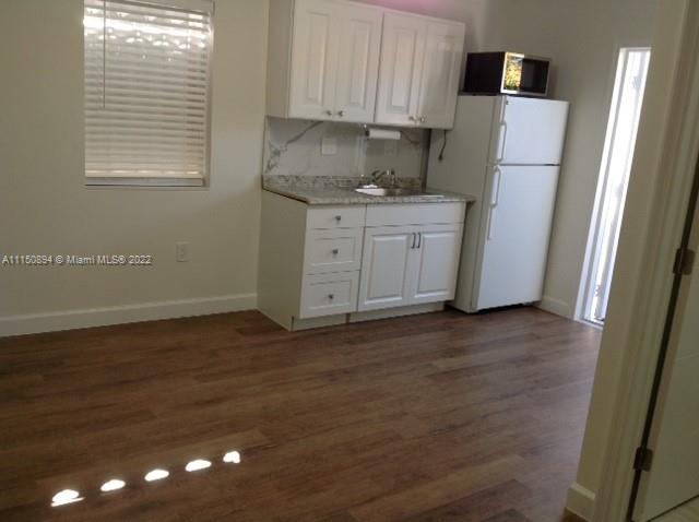 Studio for 1-person occupancy, new bathroom, small kitchen with microwave and refrigerator.  Private entrance,
rent includes all utilities.  Centrally located minutes to Gables, Mia airport, DT/Brickell area & near public transportation.  As per landlord NO PETS.