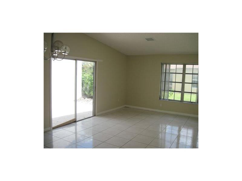 THE MEADOWS OF MIRAMAR PH - Residential Lease