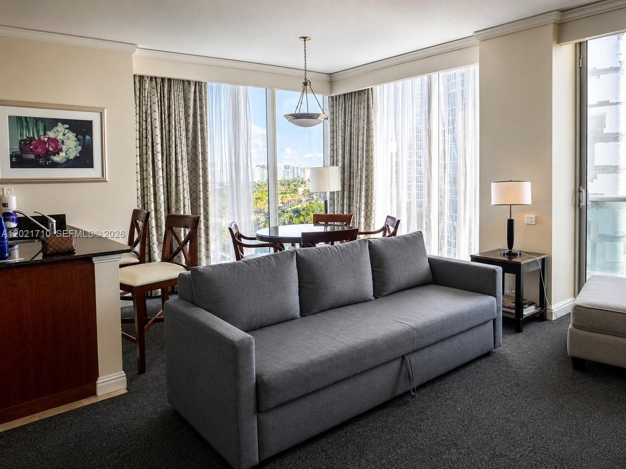 TRUMP INTERNATIONAL SONES - Residential