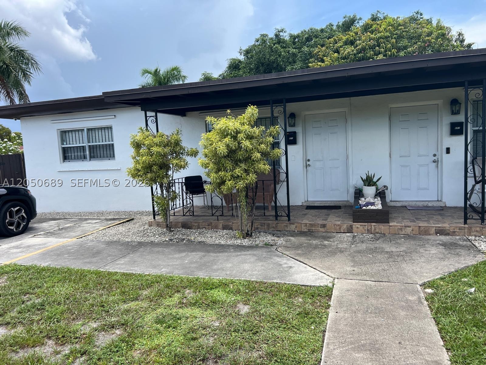 CORNER UNIT WITH A DOUBLE GATE ON THE SIDE THERE MANGO AND A GUANABANA TREE LARGE SPACE ON THE BACK YARD FOR PARKING AND THE UNITS ARE IN GREAT CONDITIONS. PLEASE DO NOT DISTURB THE TENANTS