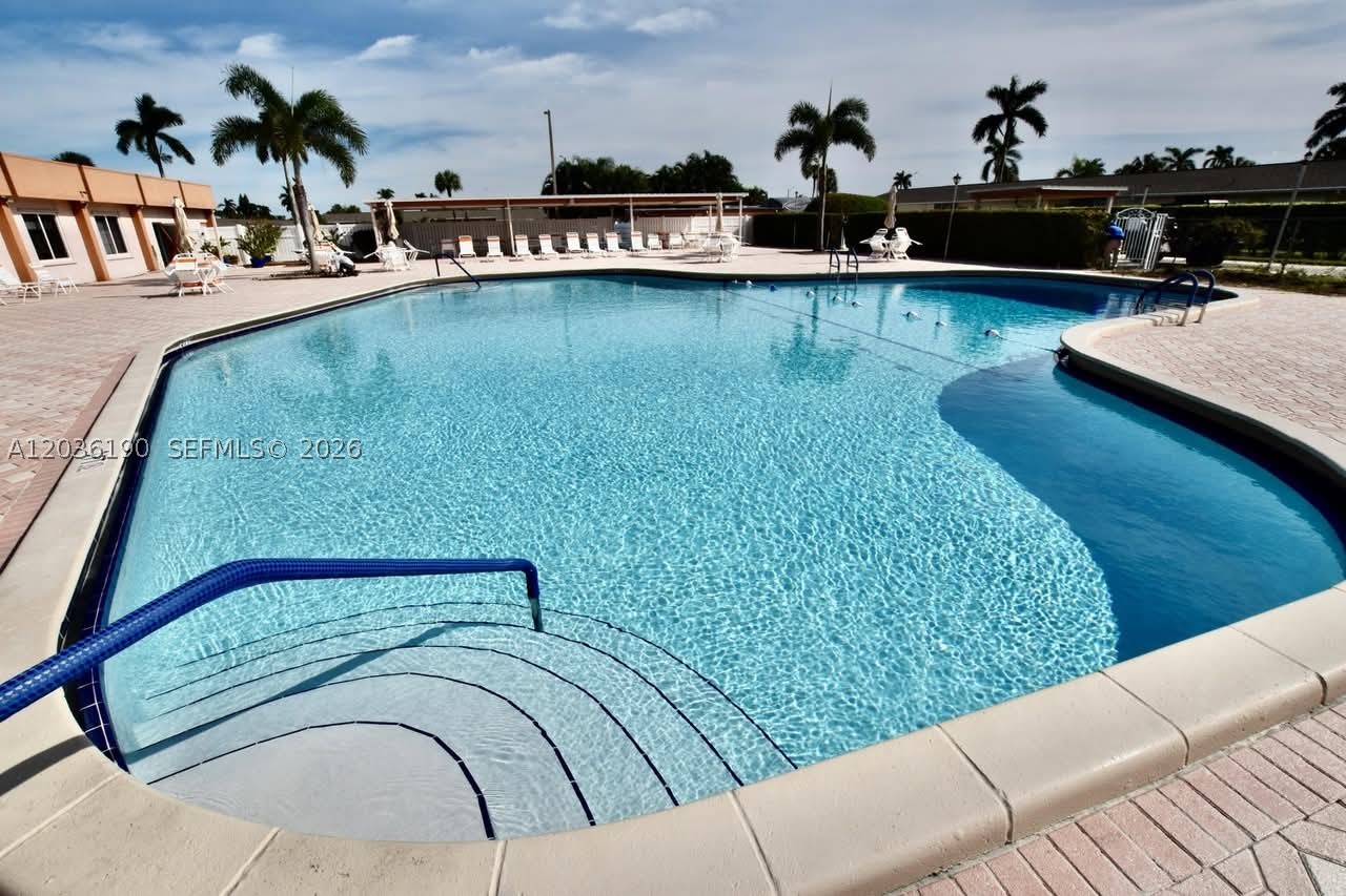 CRESTHAVEN VILLAS CONDO 2 - Residential