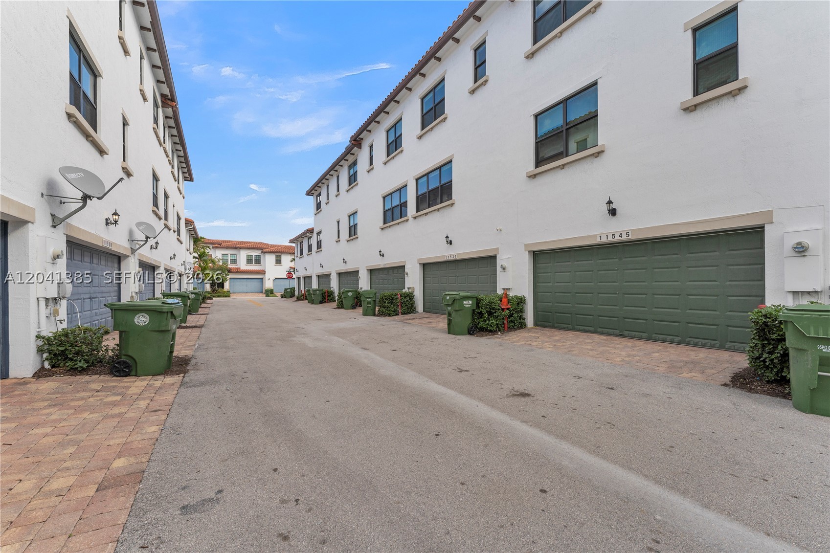 PEMBROKE LAKES SOUTH - Residential