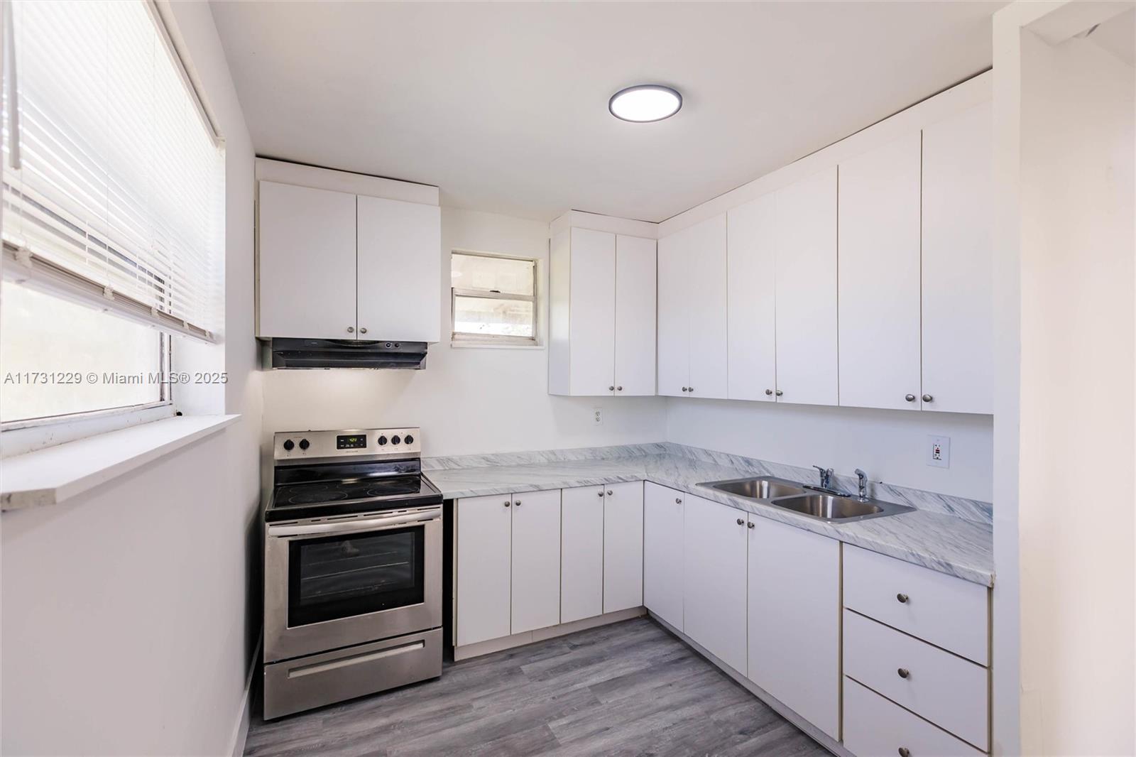 KENWOOD SUB - Residential Income