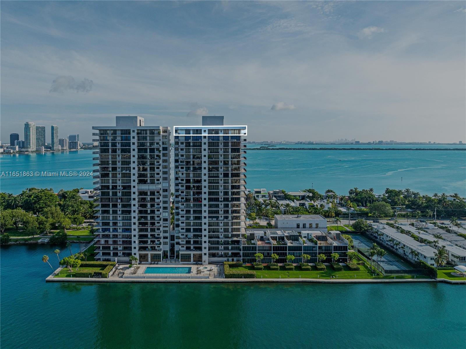 ONE THOUSAND VENETIAN WAY - Residential