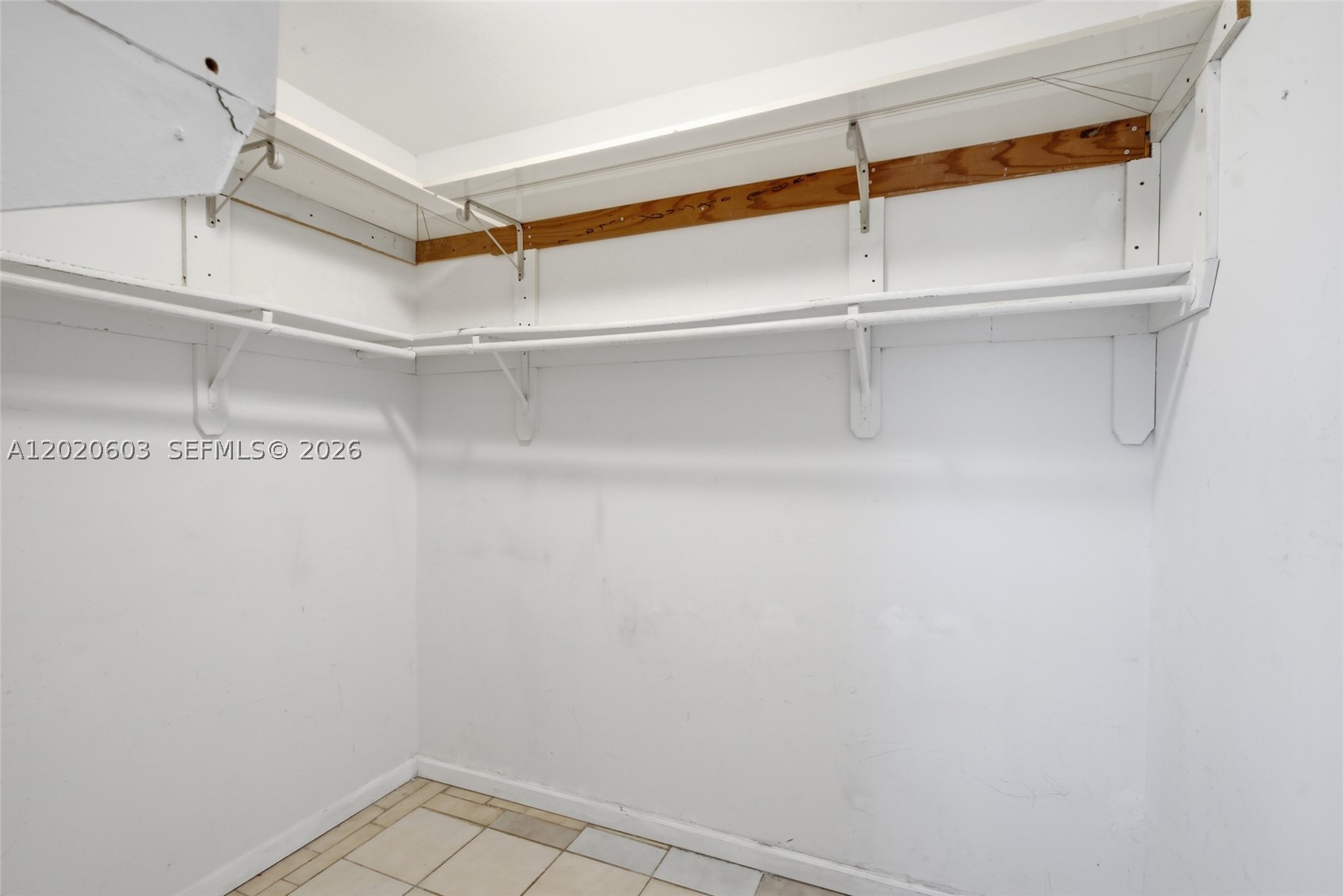 GABLES MANOR SUB - Residential Income