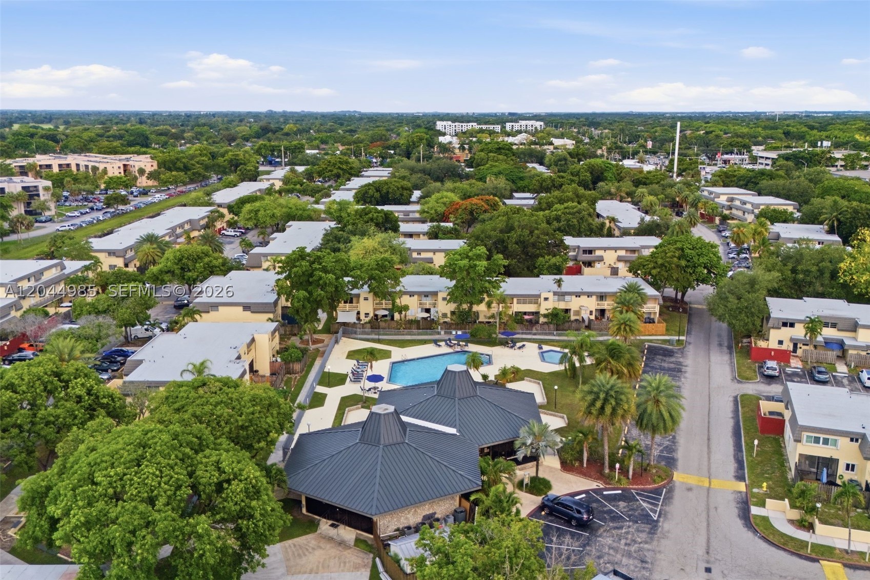 KENDALE LAKES TOWNHOUSE C - Residential