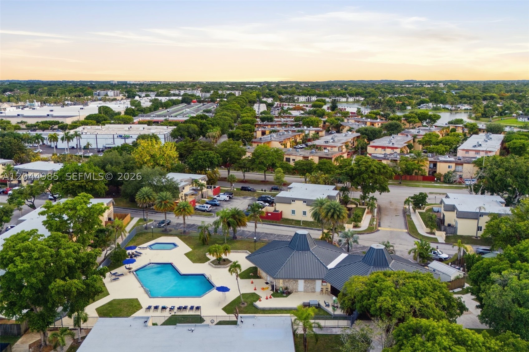 KENDALE LAKES TOWNHOUSE C - Residential