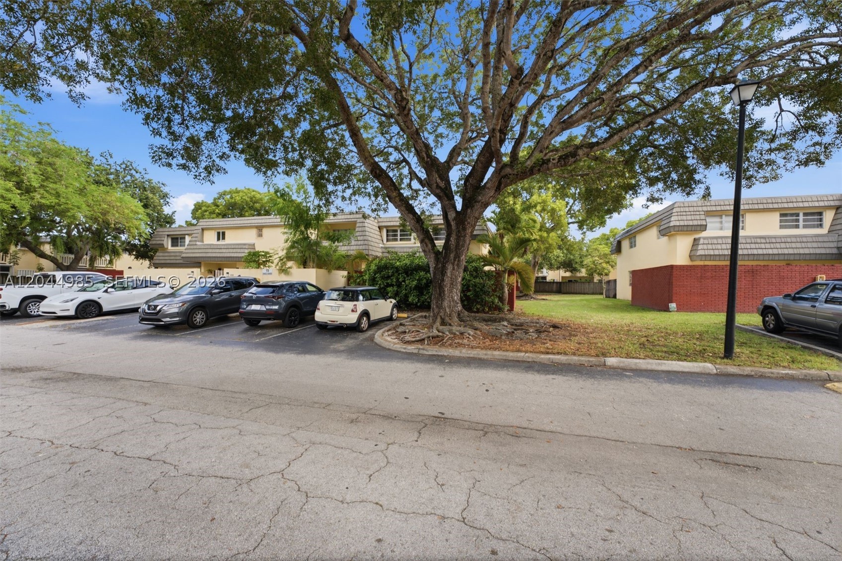 KENDALE LAKES TOWNHOUSE C - Residential
