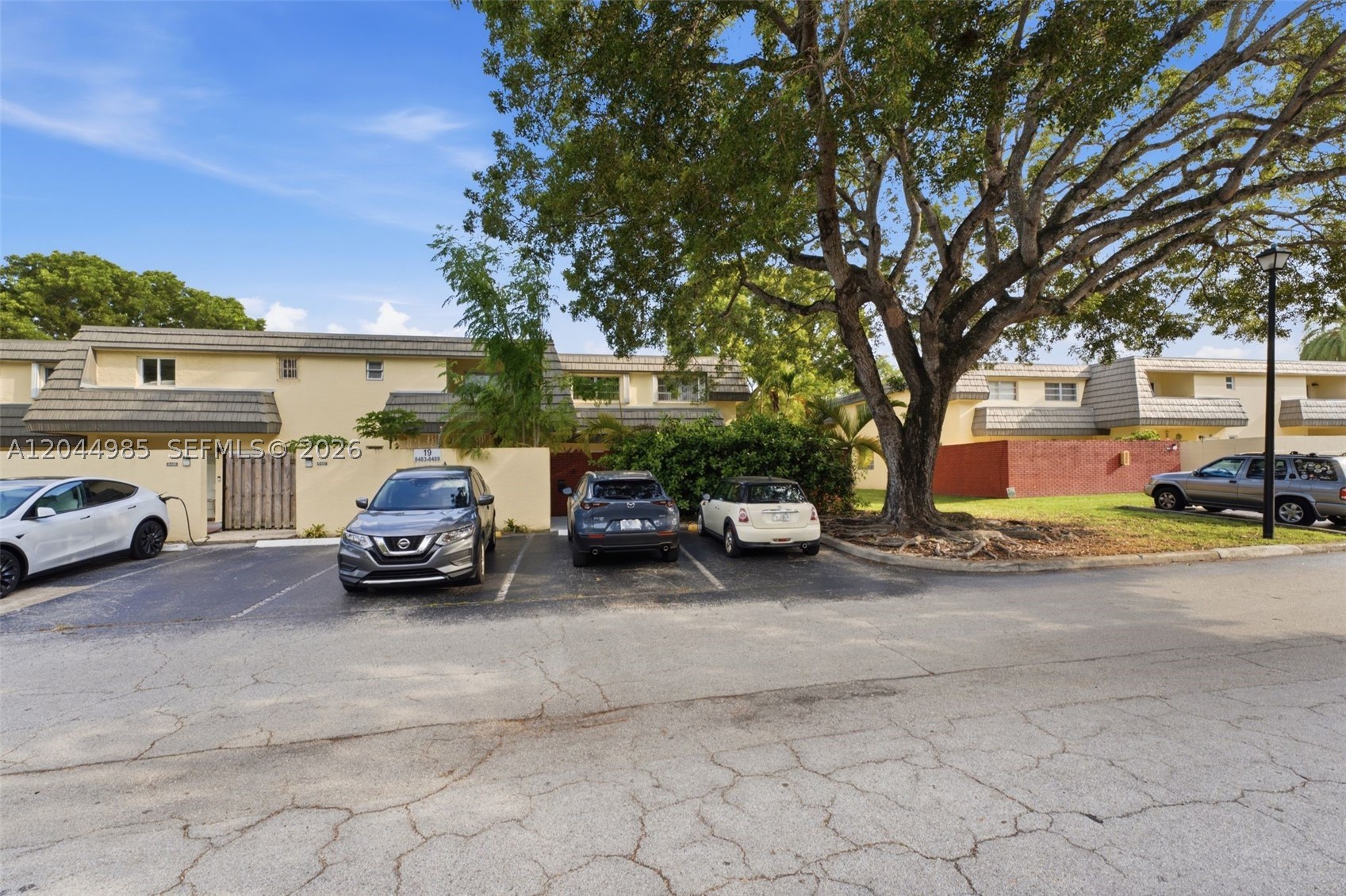 KENDALE LAKES TOWNHOUSE C - Residential