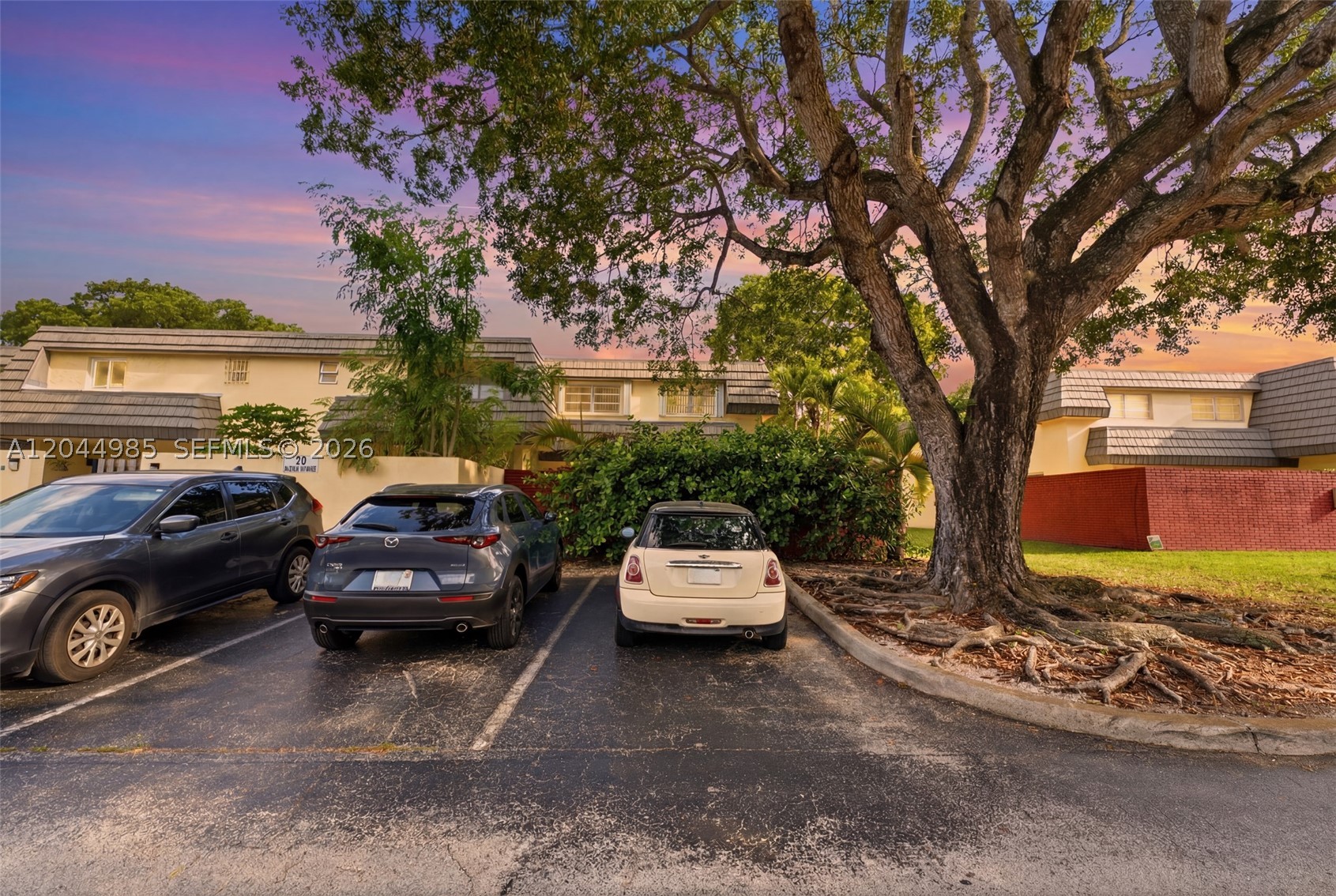 KENDALE LAKES TOWNHOUSE C - Residential
