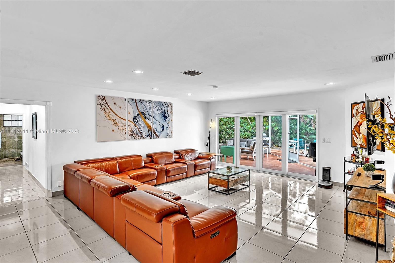 EASTERN SHORES - Residential