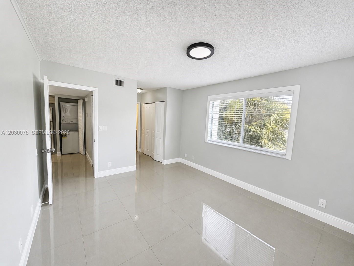 LEXINGTON ON THE GREEN CO - Residential Lease