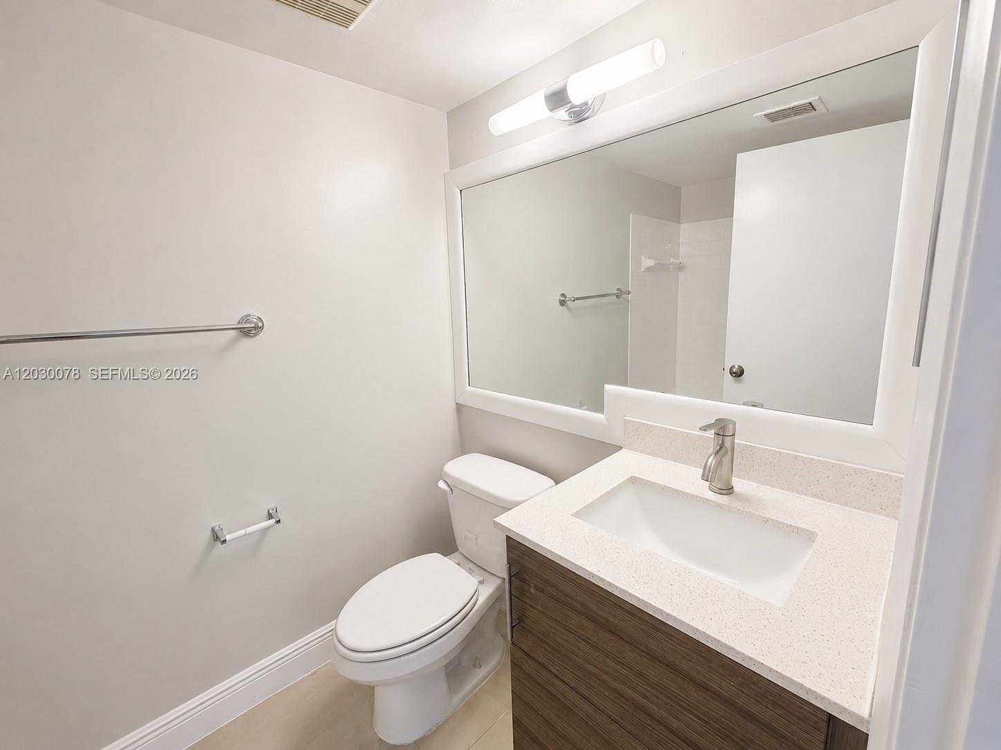 LEXINGTON ON THE GREEN CO - Residential Lease
