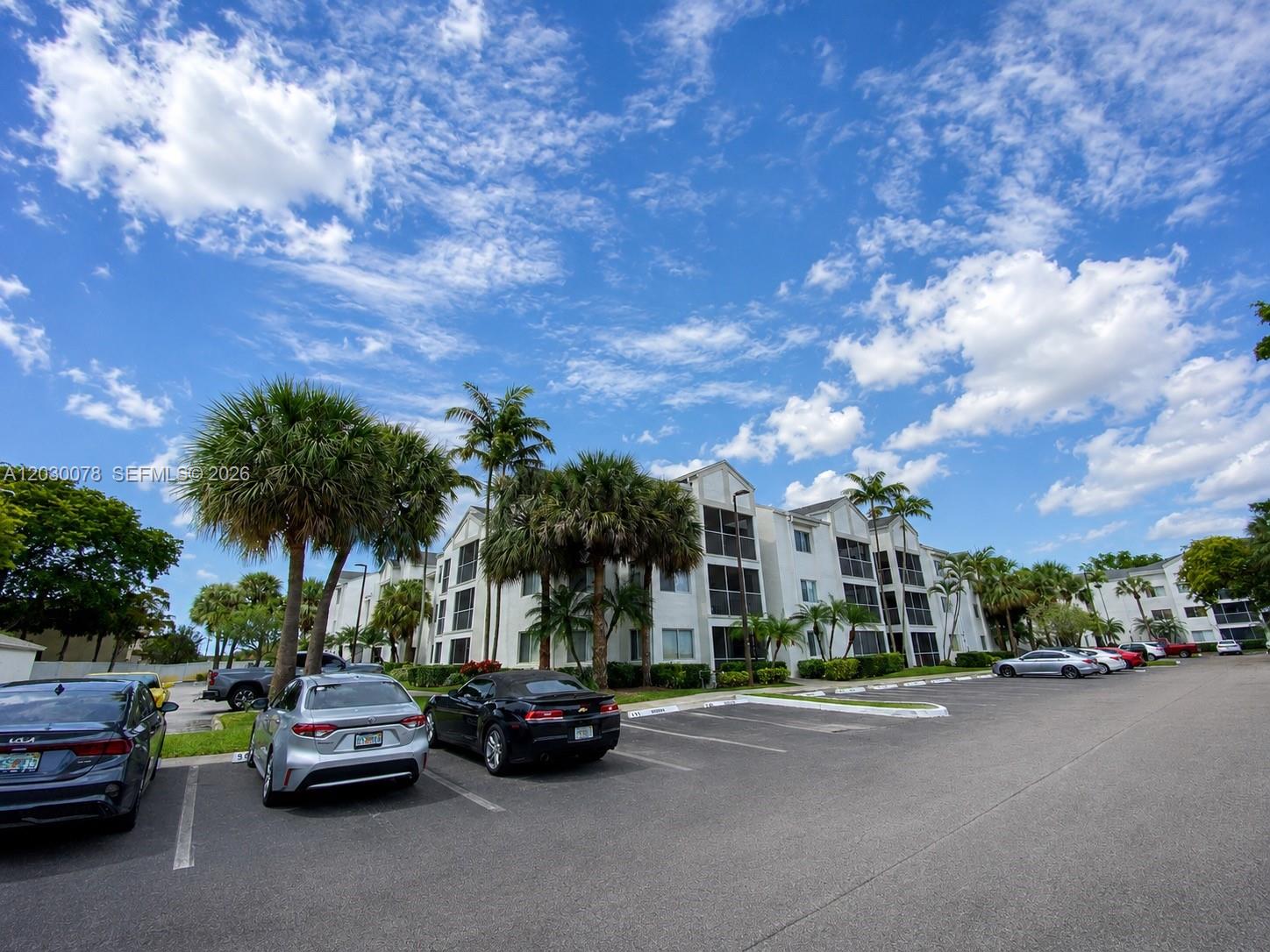 LEXINGTON ON THE GREEN CO - Residential Lease