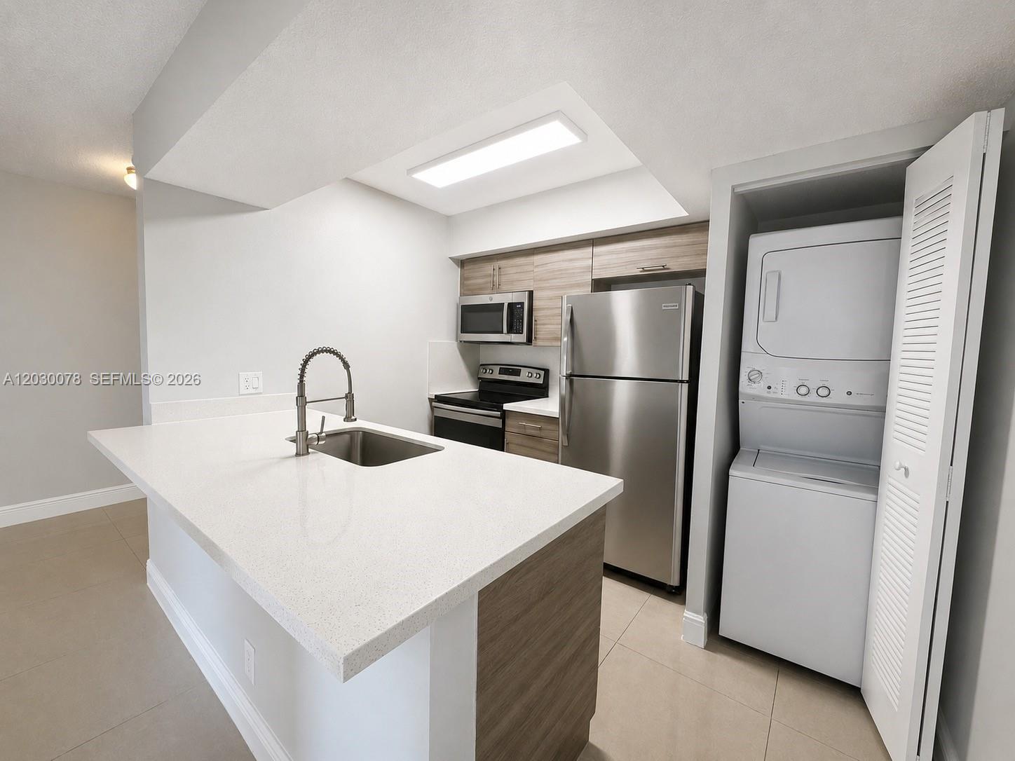 LEXINGTON ON THE GREEN CO - Residential Lease