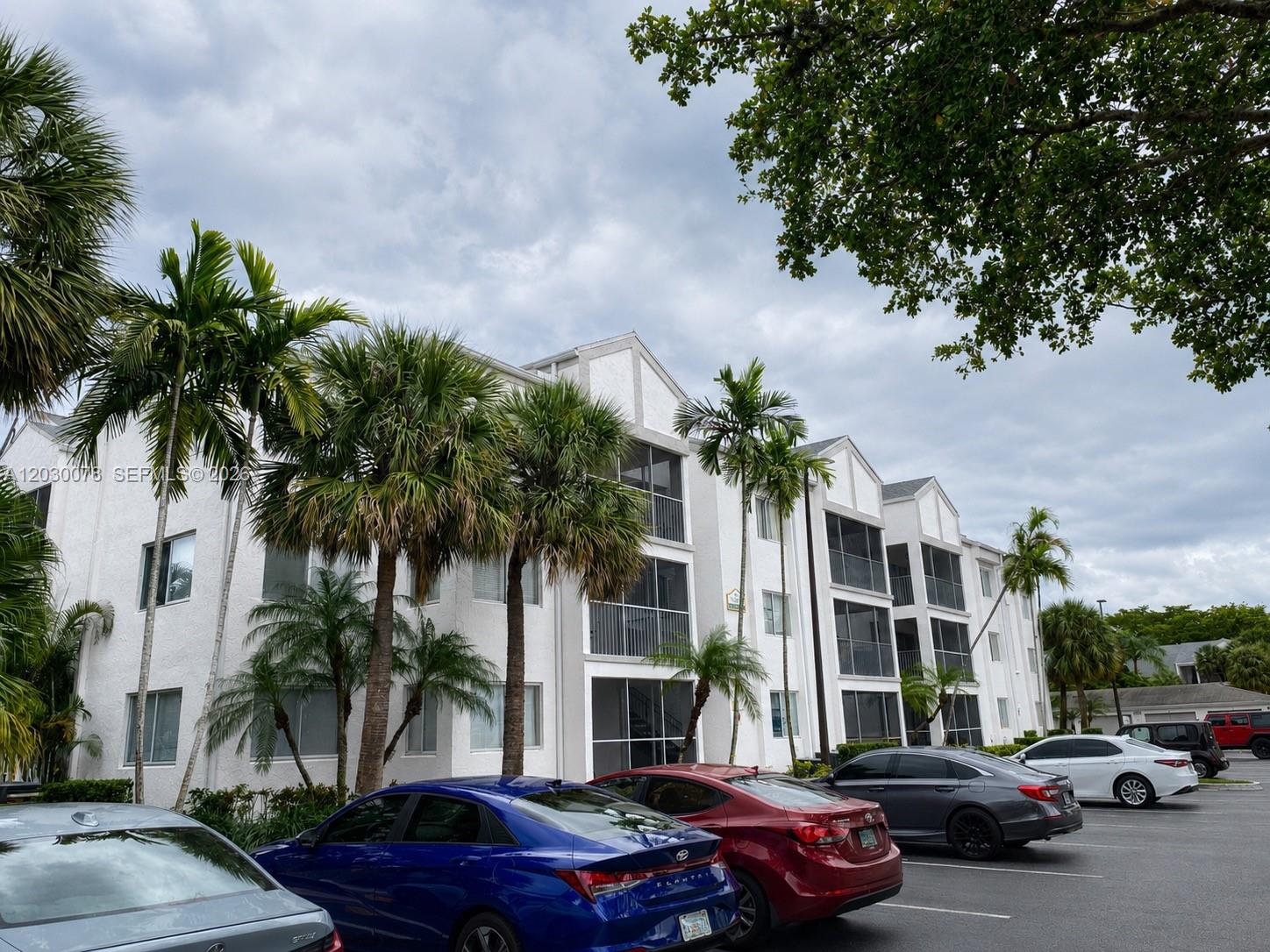 LEXINGTON ON THE GREEN CO - Residential Lease