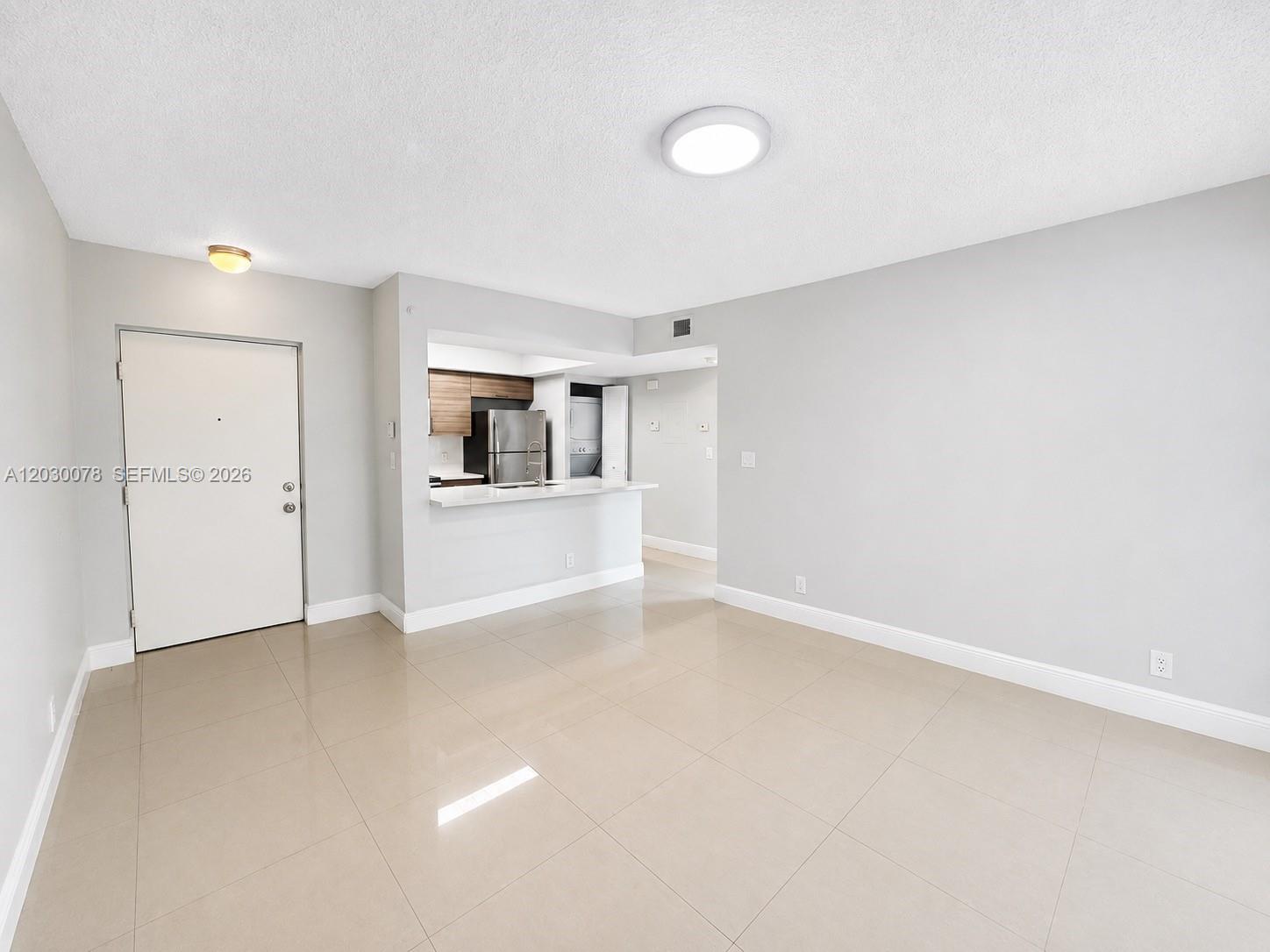 LEXINGTON ON THE GREEN CO - Residential Lease