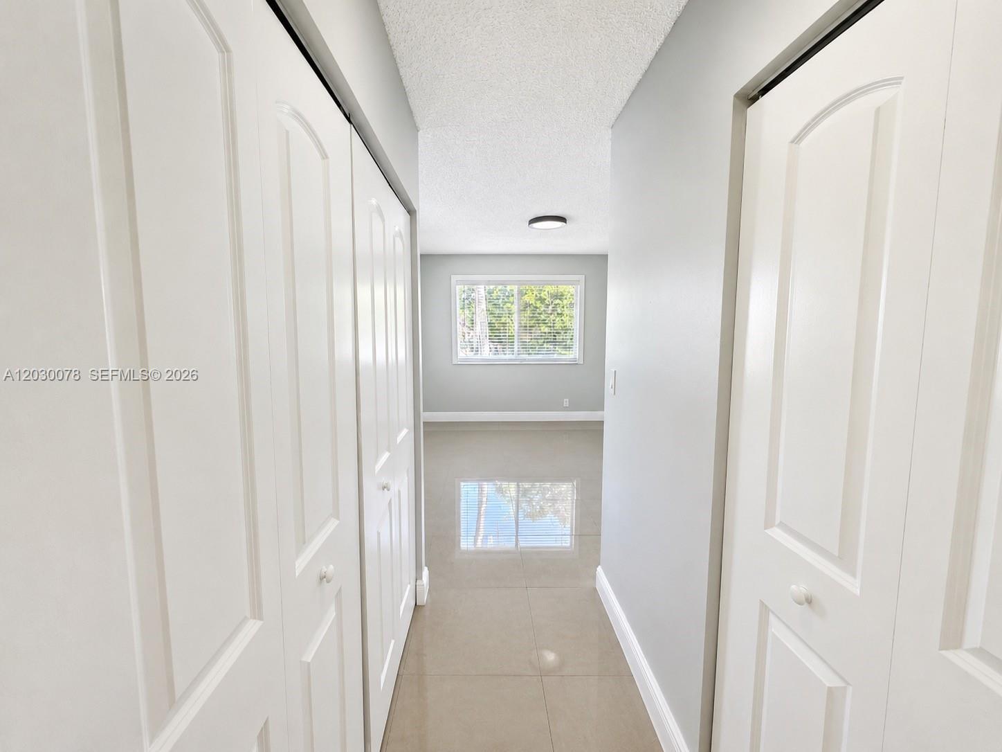 LEXINGTON ON THE GREEN CO - Residential Lease