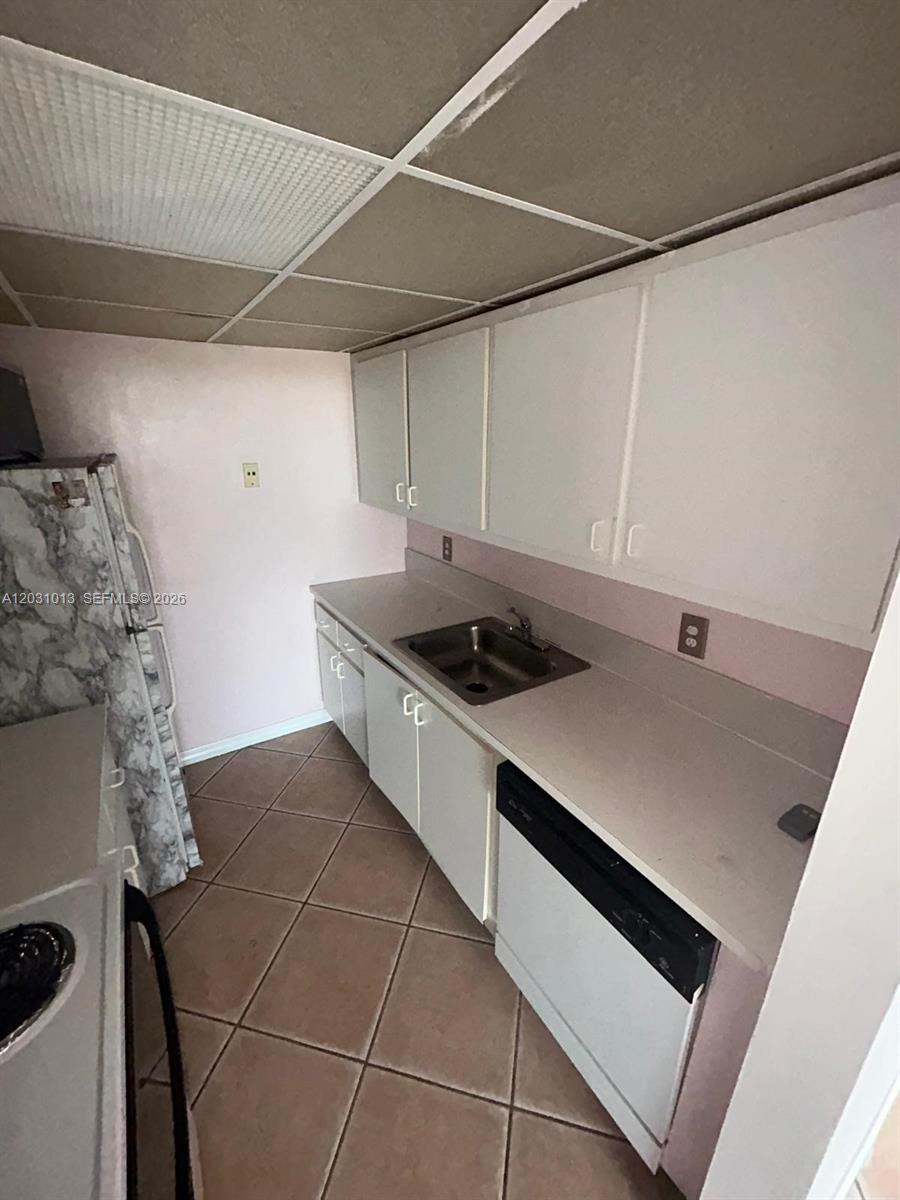 VECINO DEL MAR CONDO - Residential Lease