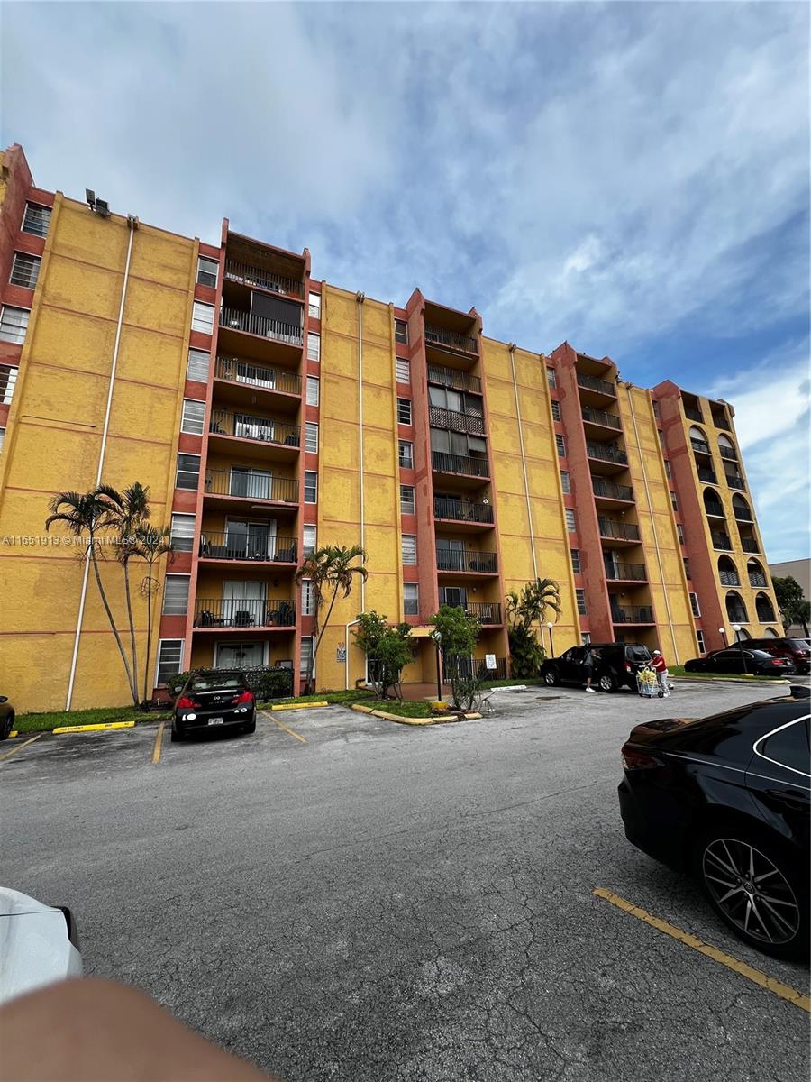 SUNSET VILLAS NO 3 CONDO - Residential