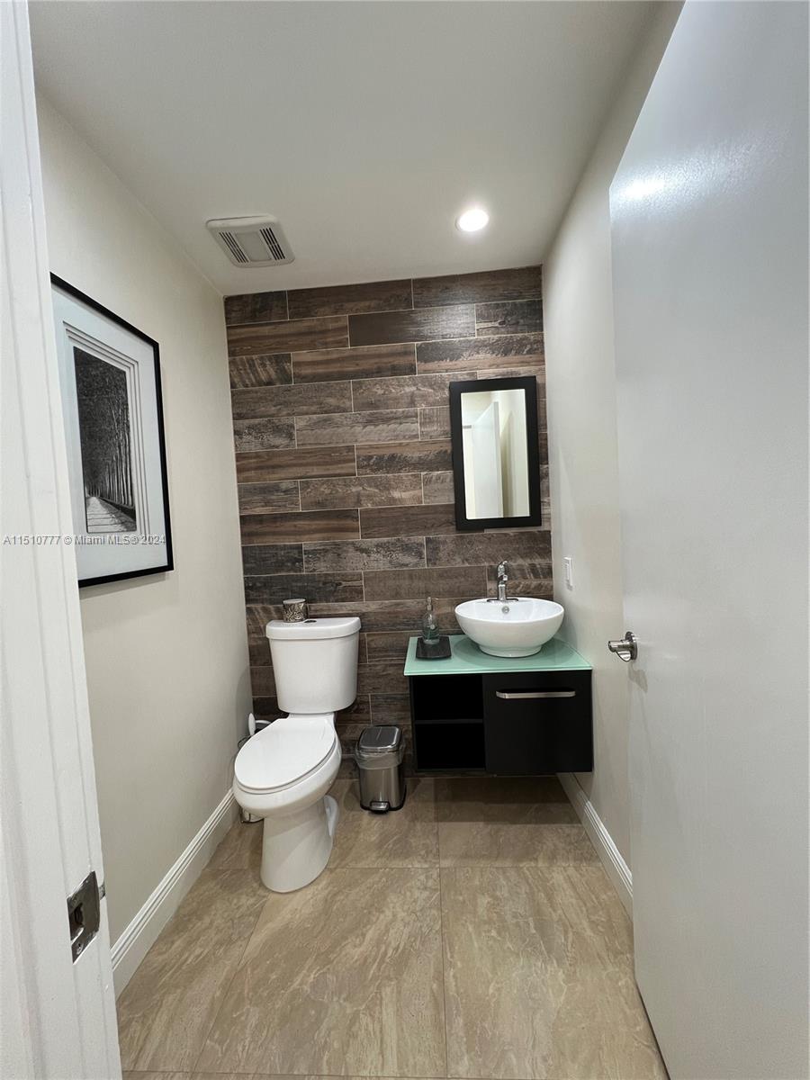 G B ESTATES - Residential Lease