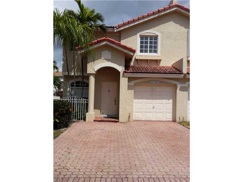 Comfortable townhouse with tile and paved patio. One car garage, excellent maintained property. Great location and gated community 24/7 guard, close to schools, restaurants, near Turnpike and Palmetto and shopping Malls.