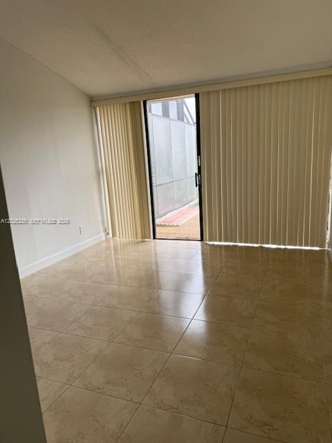 VILLAS OF DEERWOOD REPLAT - Residential Lease