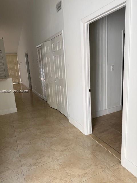 VILLAS OF DEERWOOD REPLAT - Residential Lease