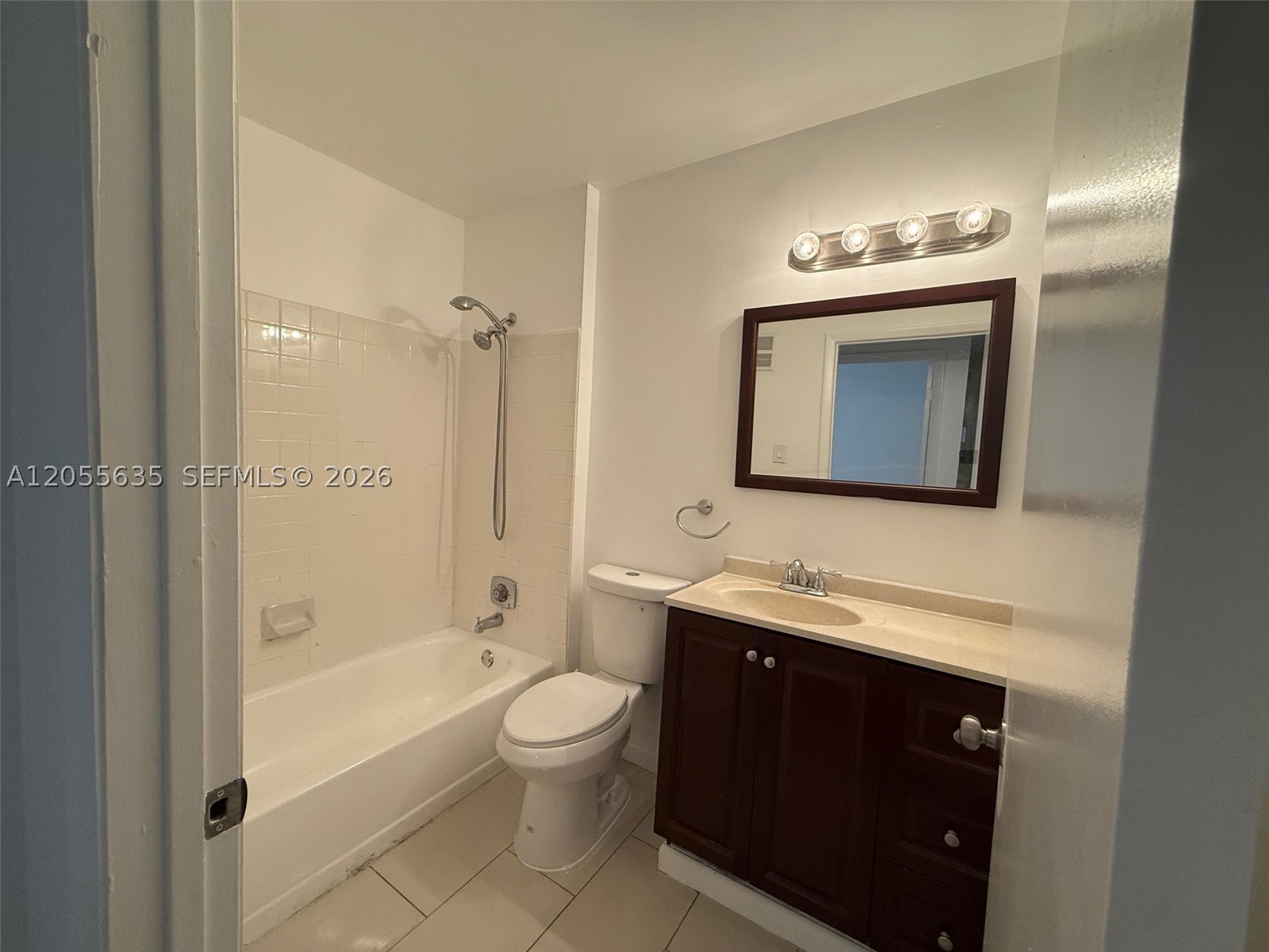 HAMMOCKS TRAILS CONDO - Residential Lease