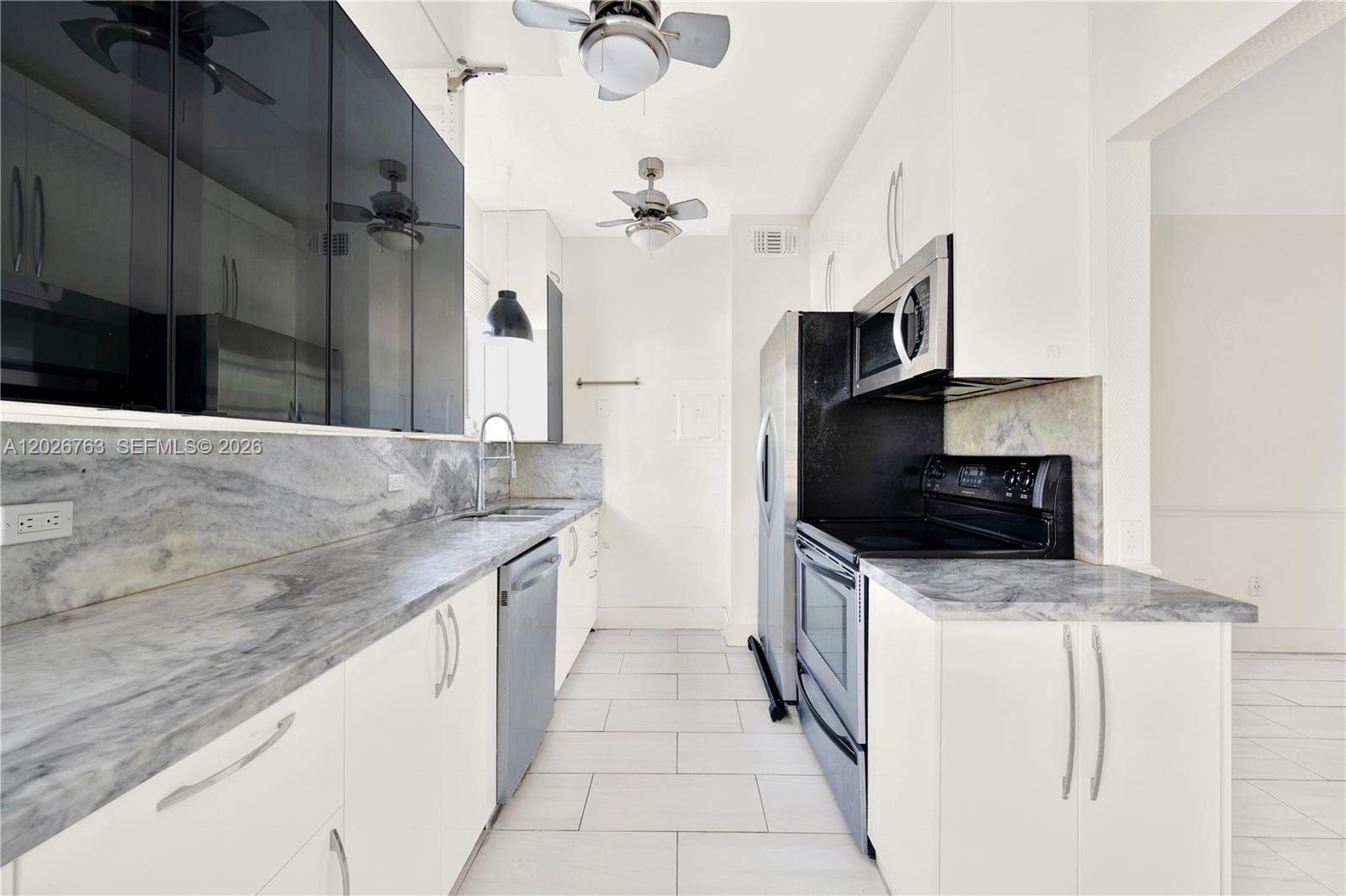 ART DECO CONDO - Residential Lease