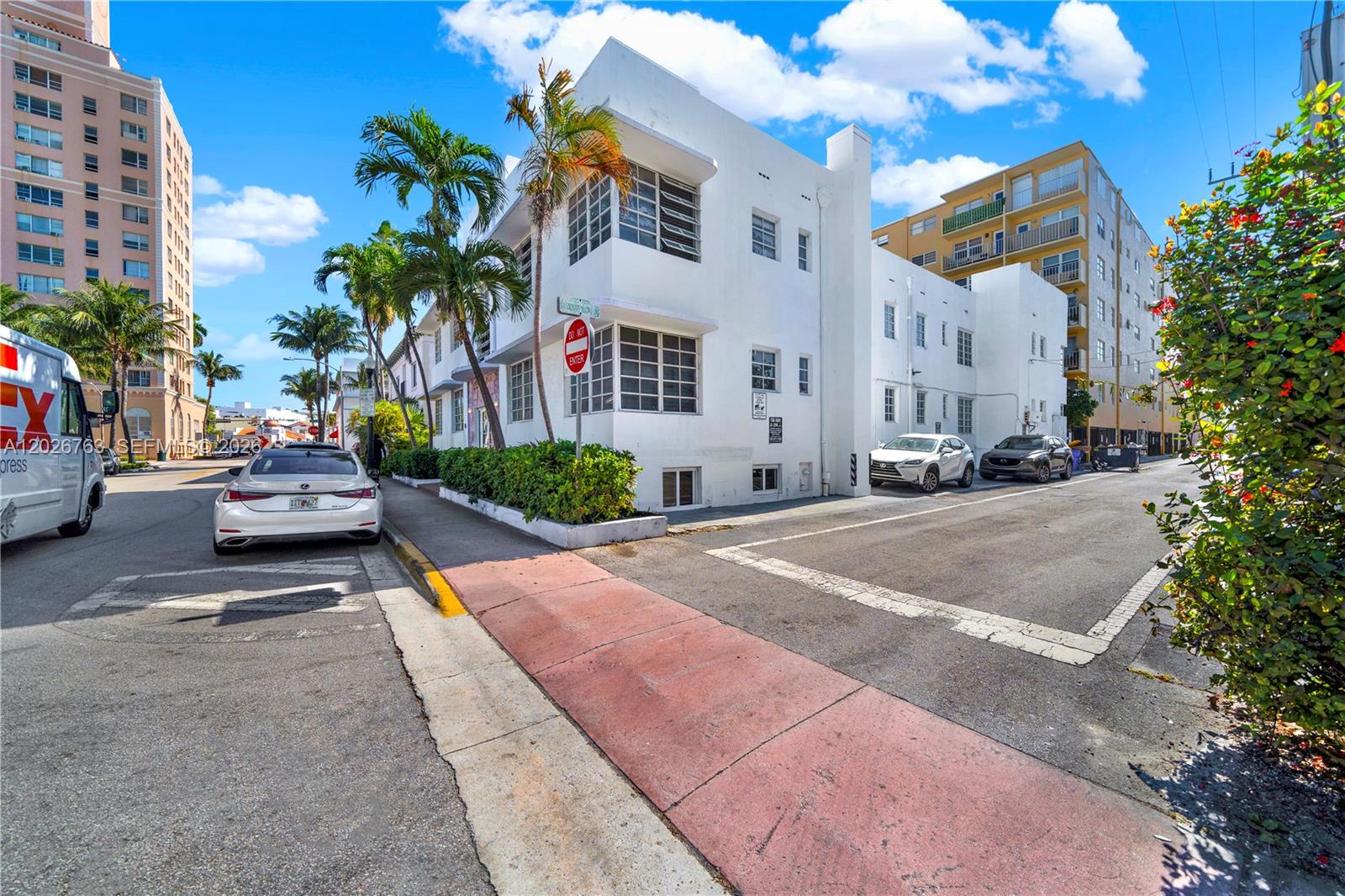 ART DECO CONDO - Residential Lease