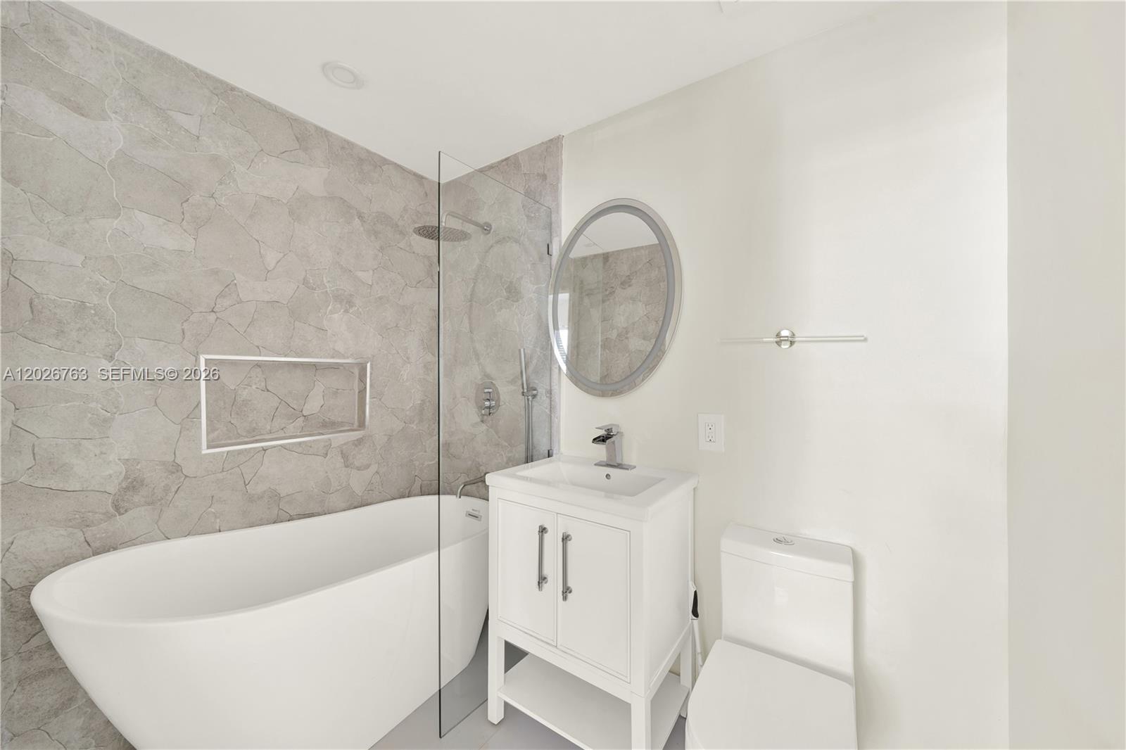 ART DECO CONDO - Residential Lease